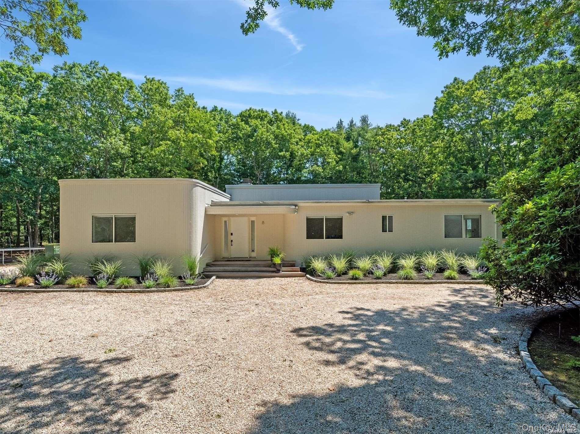 #1 photo, 8 Deer Path, Quogue , NY 11959