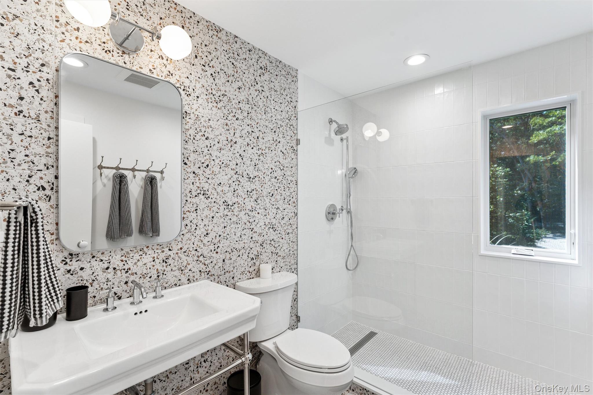 #13 photo, 8 Deer Path, Quogue , NY 11959