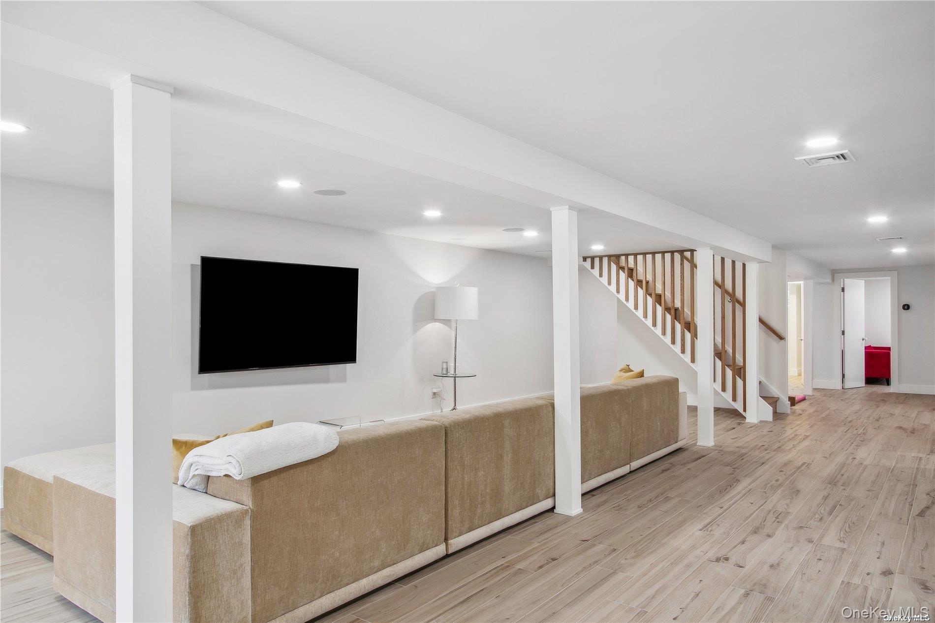 #15 photo, 8 Deer Path, Quogue , NY 11959