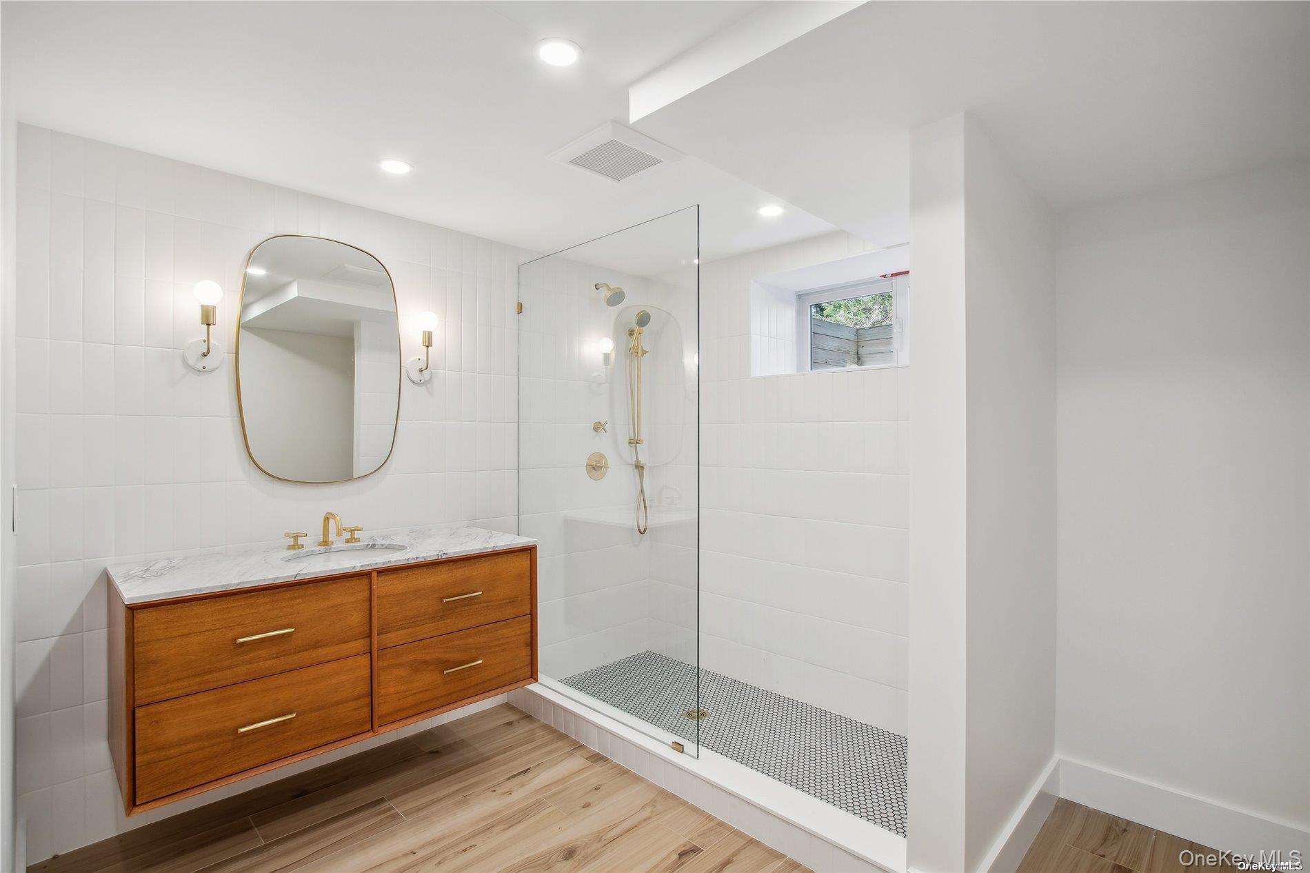 #17 photo, 8 Deer Path, Quogue , NY 11959