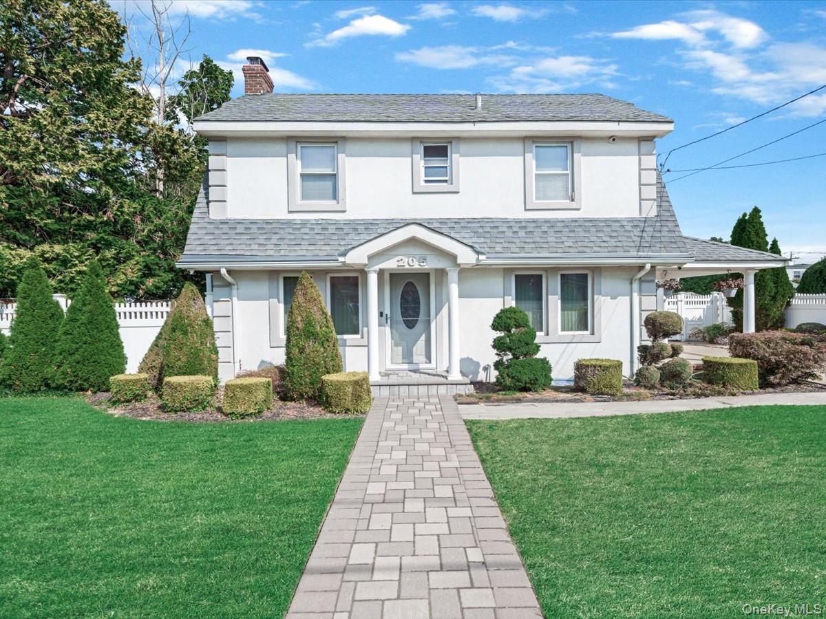 #1 photo, 205 Schenck Avenue, वेस्टबरी Westbury , NY 11590