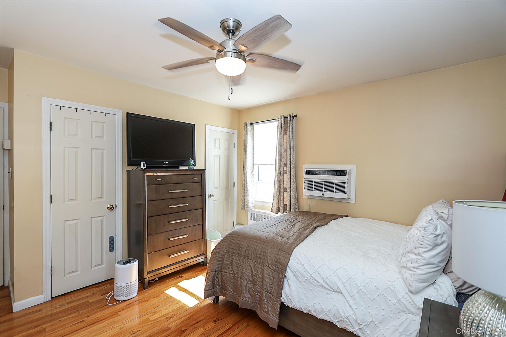 #15 photo, 71-21 252 Street, Bellerose , NY 11426