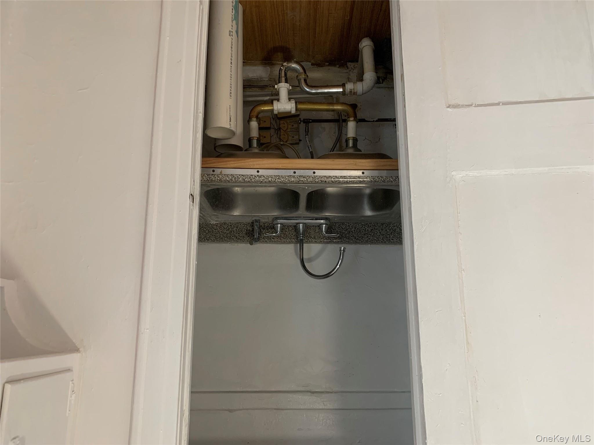 #7 photo, 204 Station Plaza, Mineola , NY 11501