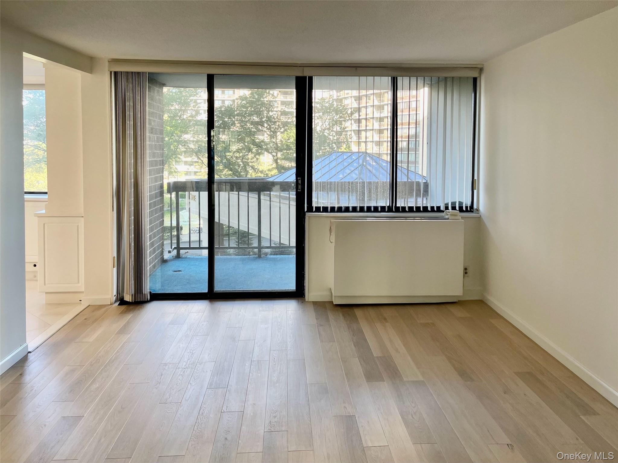 #1 photo, 1 Bay Club Drive, كوينز Bayside , NY 11360