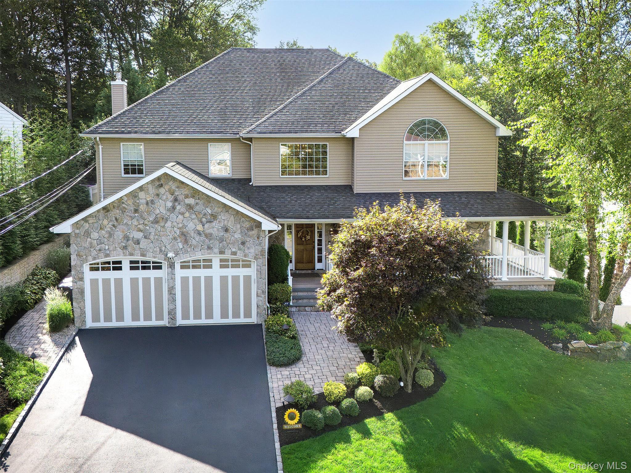 #1 photo, 1 Coolidge Avenue, Glen Head , NY 11545