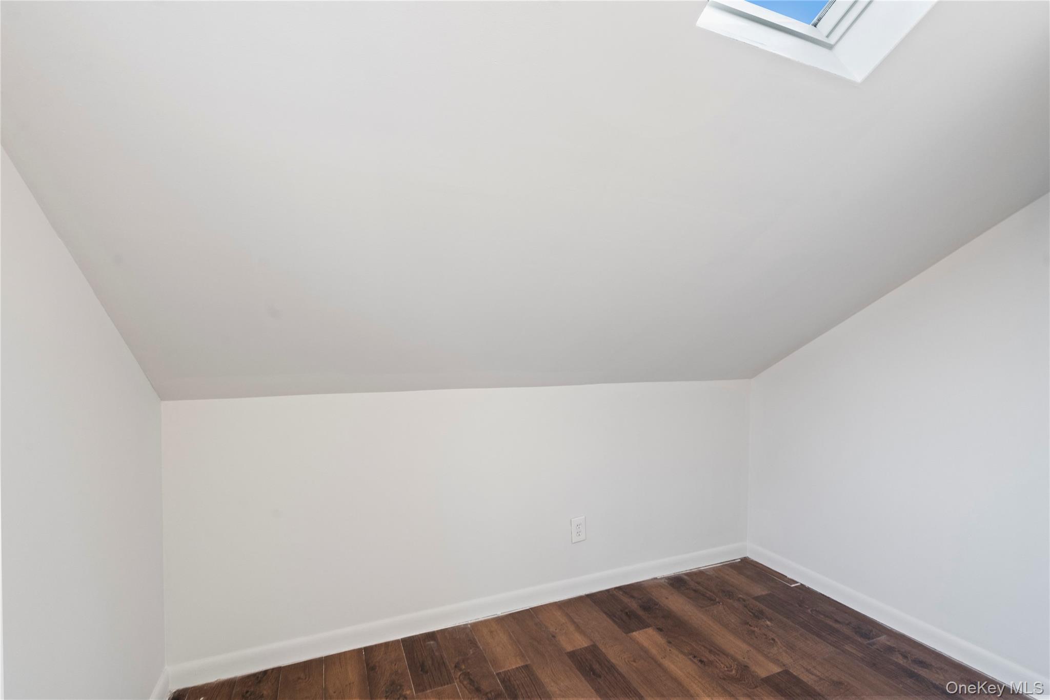 #13 photo, 84 Pleasure Avenue, সাফোক কাউন্টি Lake Ronkonkoma , NY 11779