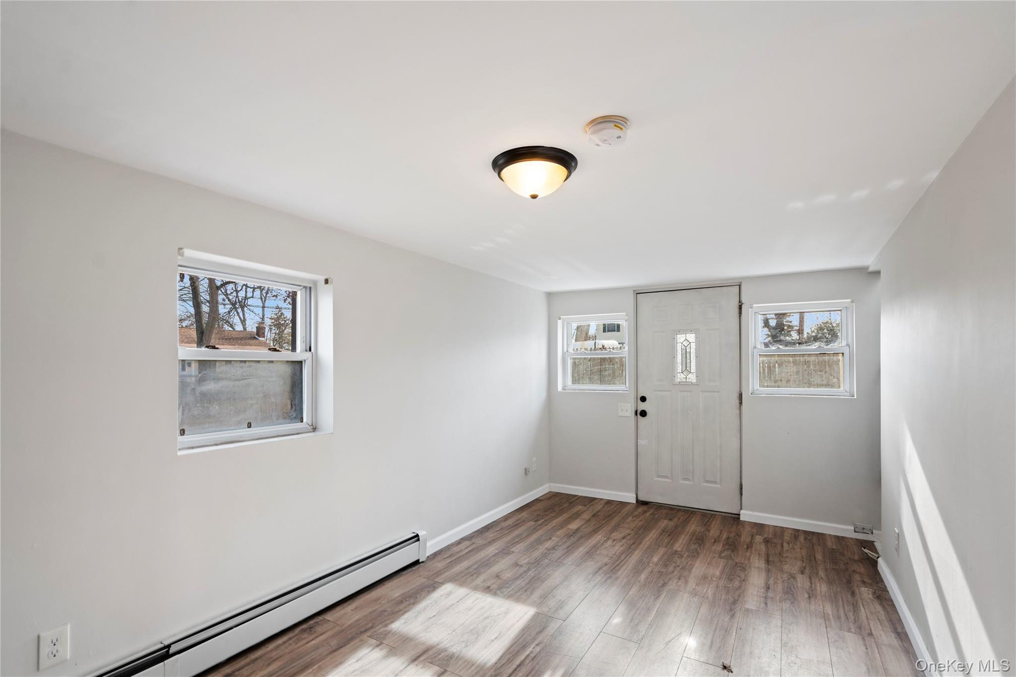 #9 photo, 84 Pleasure Avenue, সাফোক কাউন্টি Lake Ronkonkoma , NY 11779