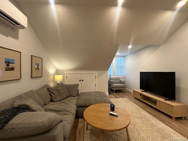 #3 photo, 68 Nassau Road, Huntington , NY 11743