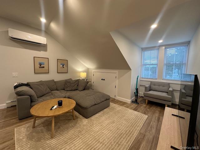 #5 photo, 68 Nassau Road, Huntington , NY 11743