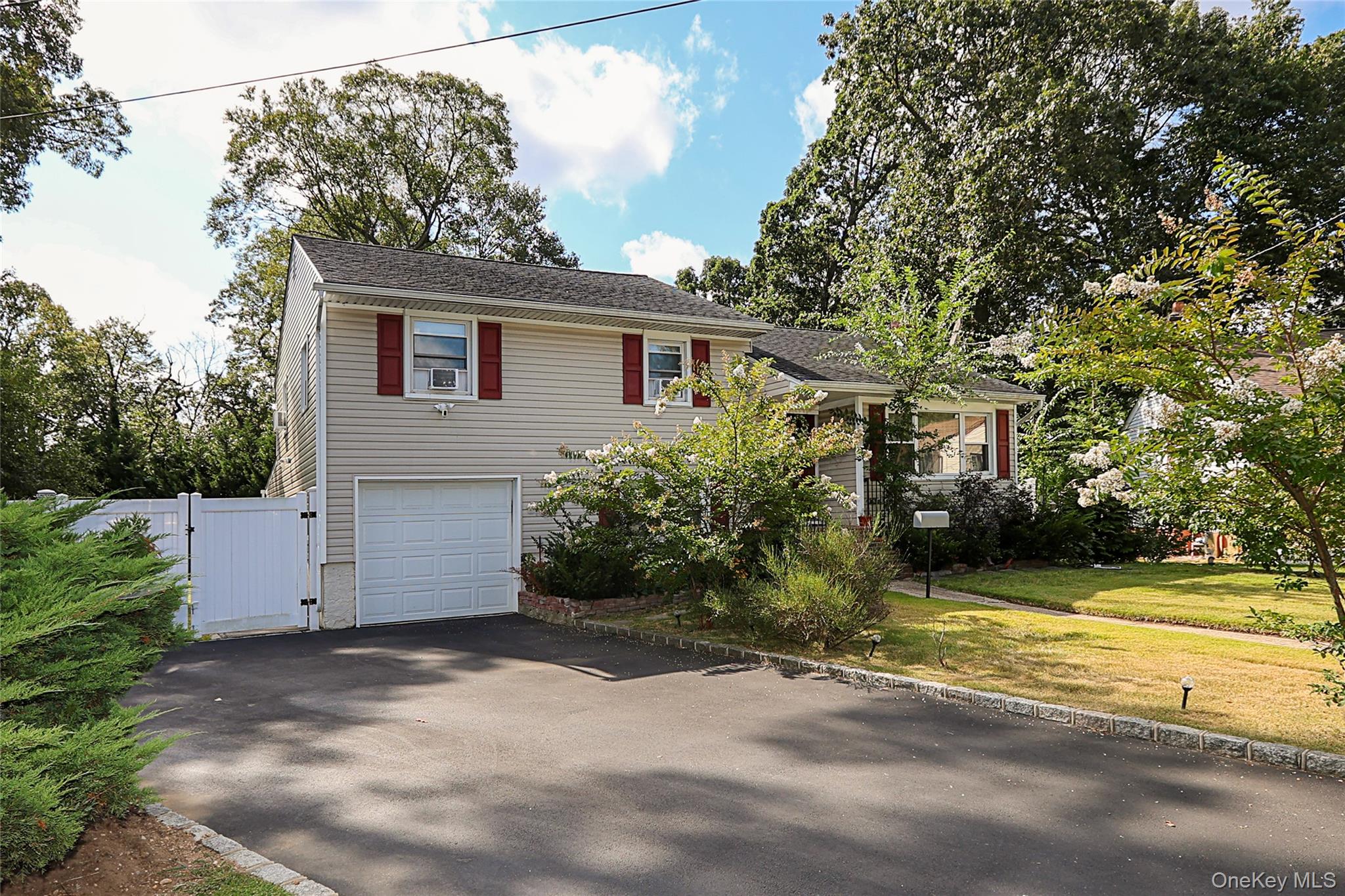 #2 photo, 1078 Northgate Court, Uniondale , NY 11553