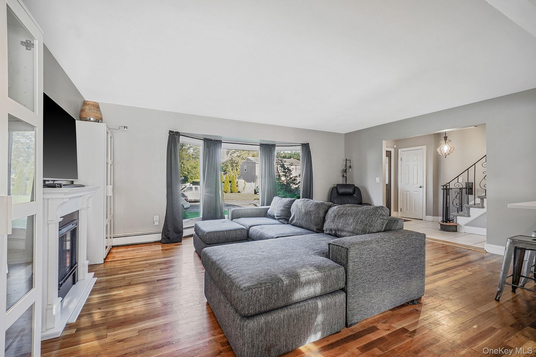 #7 photo, 11 Susan Court, Deer Park , NY 11729