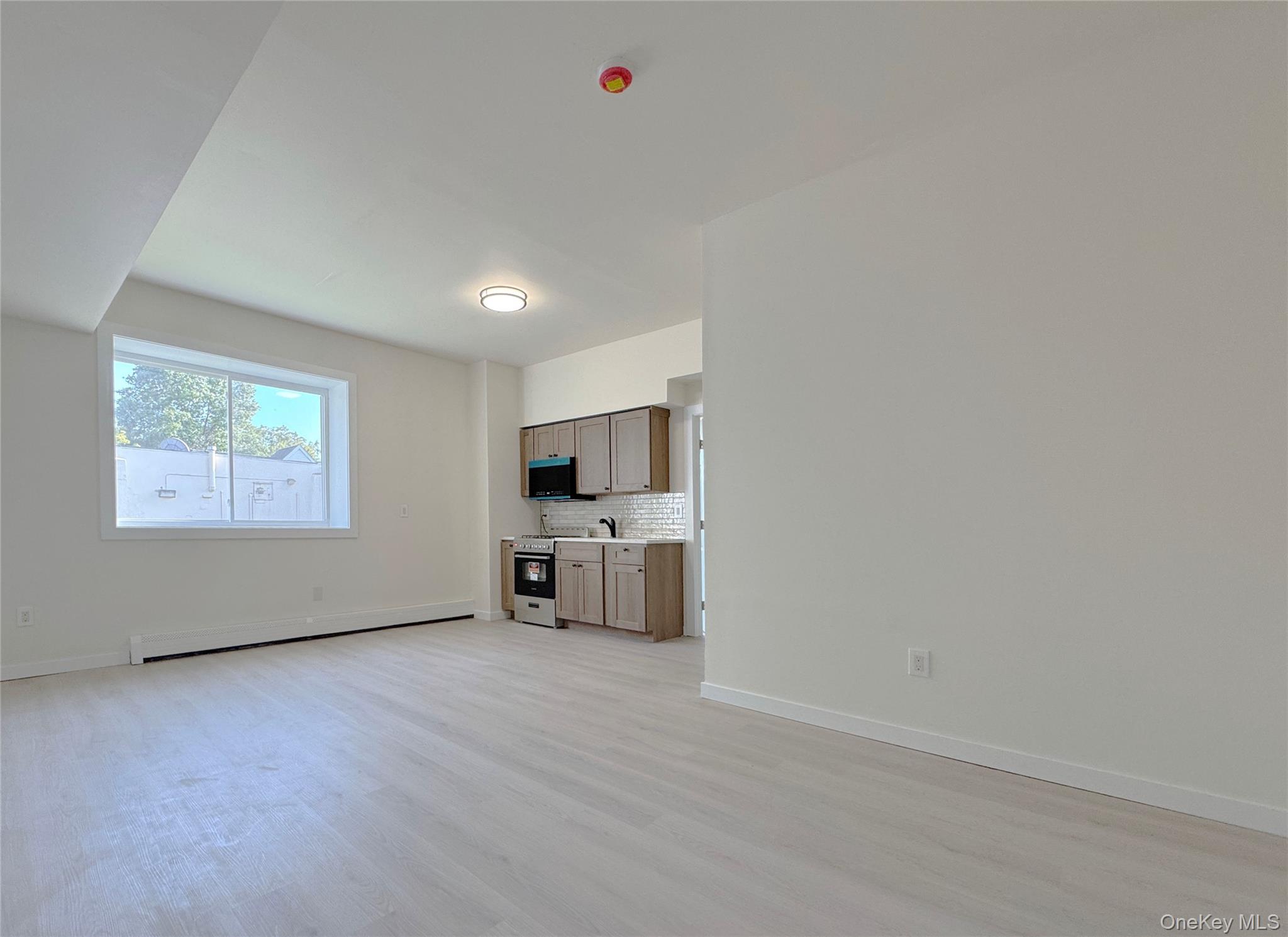 #1 photo, 75 South Avenue, 紐約州 Beacon , NY 12508