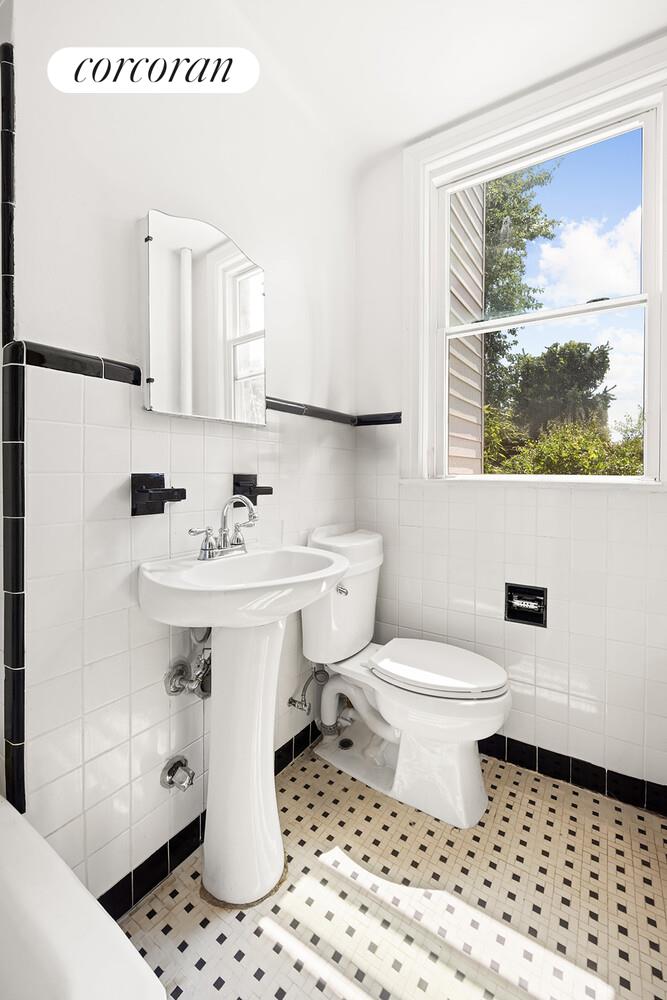 #20 photo, 124 8TH Street, Gowanus , NY 11215