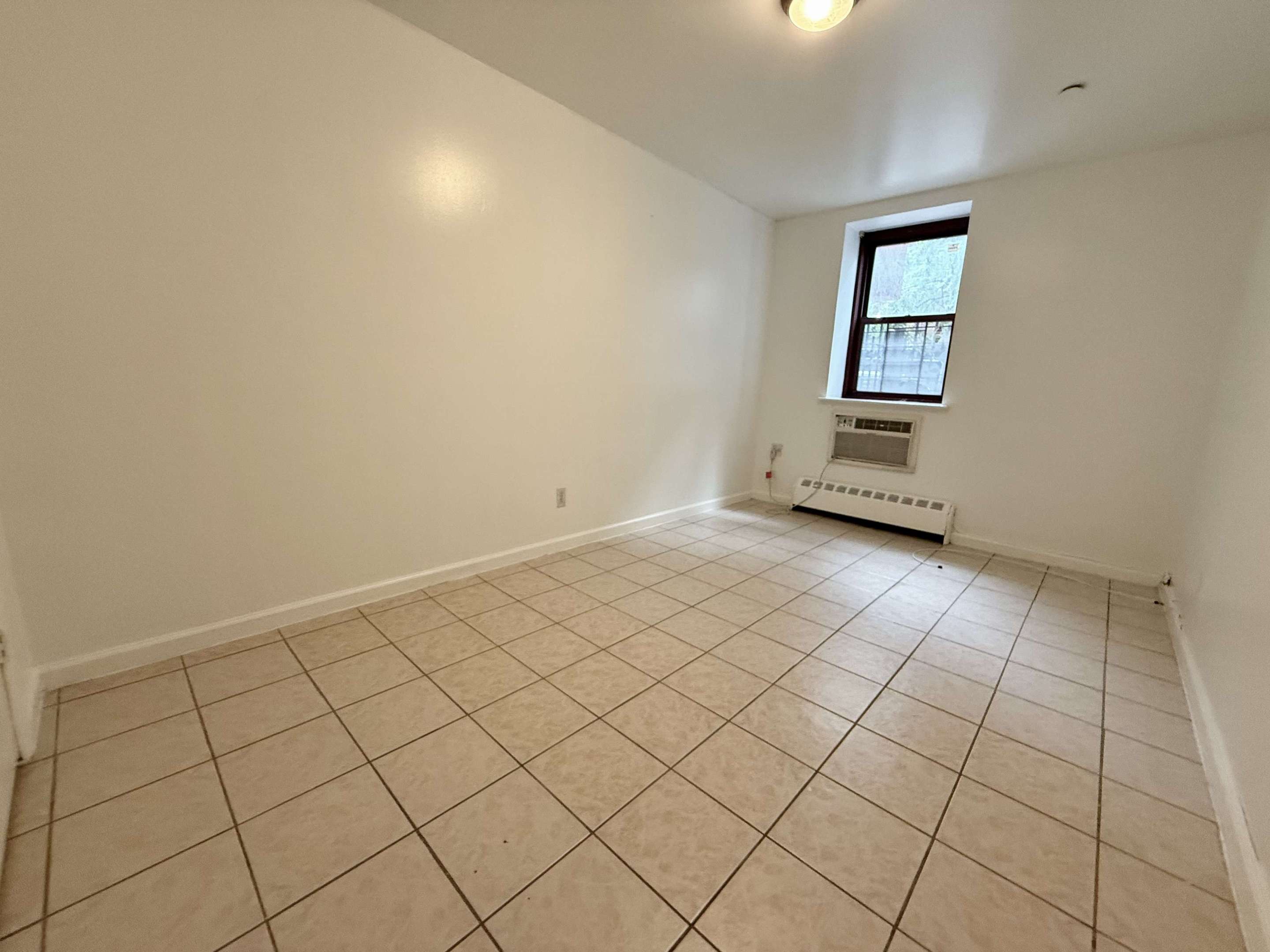 #5 photo, 535 W 51st Street, マンハッタン Hell's Kitchen , NY 10019