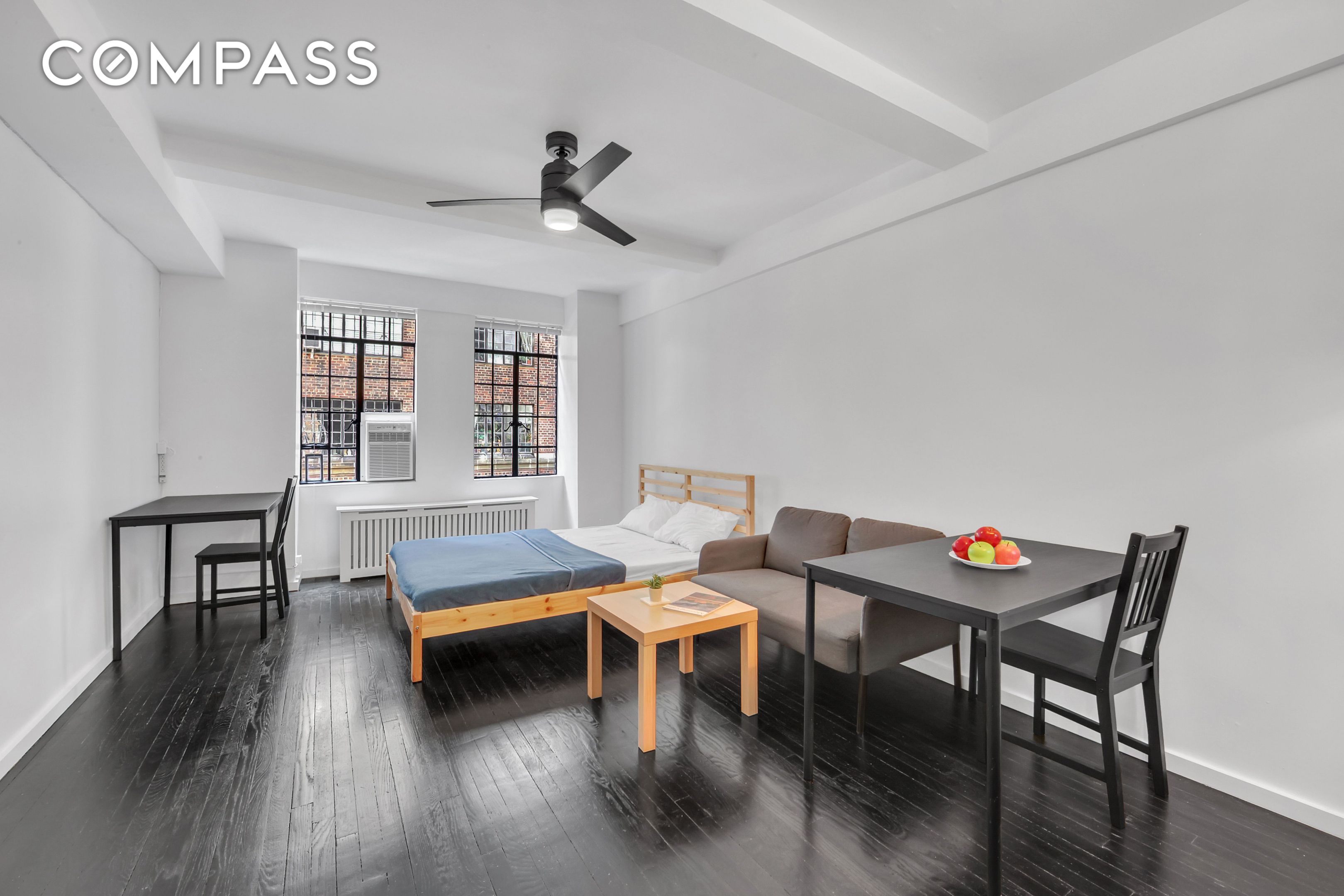 #1 photo, 320 E 42nd Street, मैनहटन Murray Hill , NY 10017