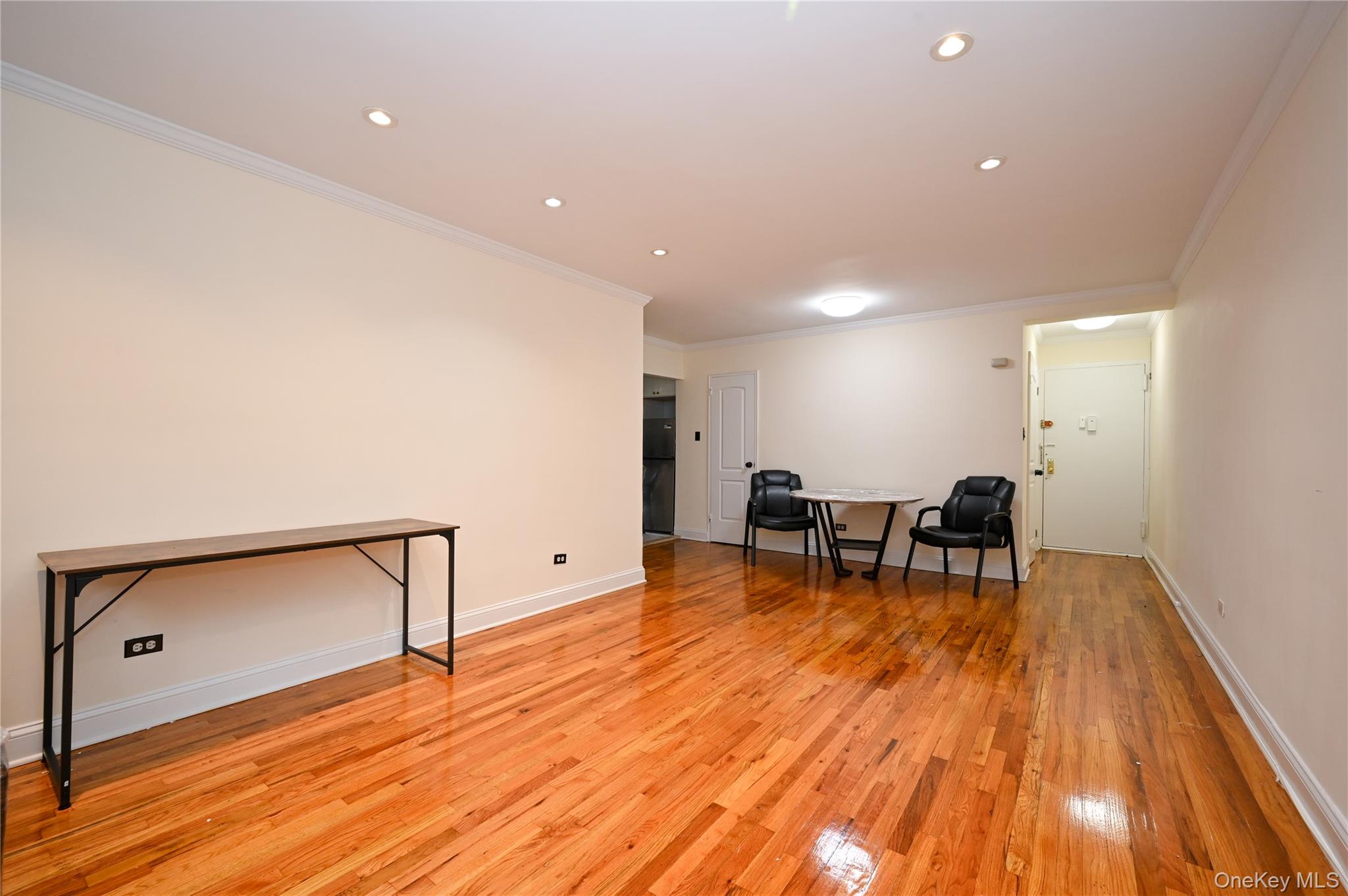 #1 photo, 222-89 Braddock Avenue, クイーンズ区 Bellerose , NY 11428