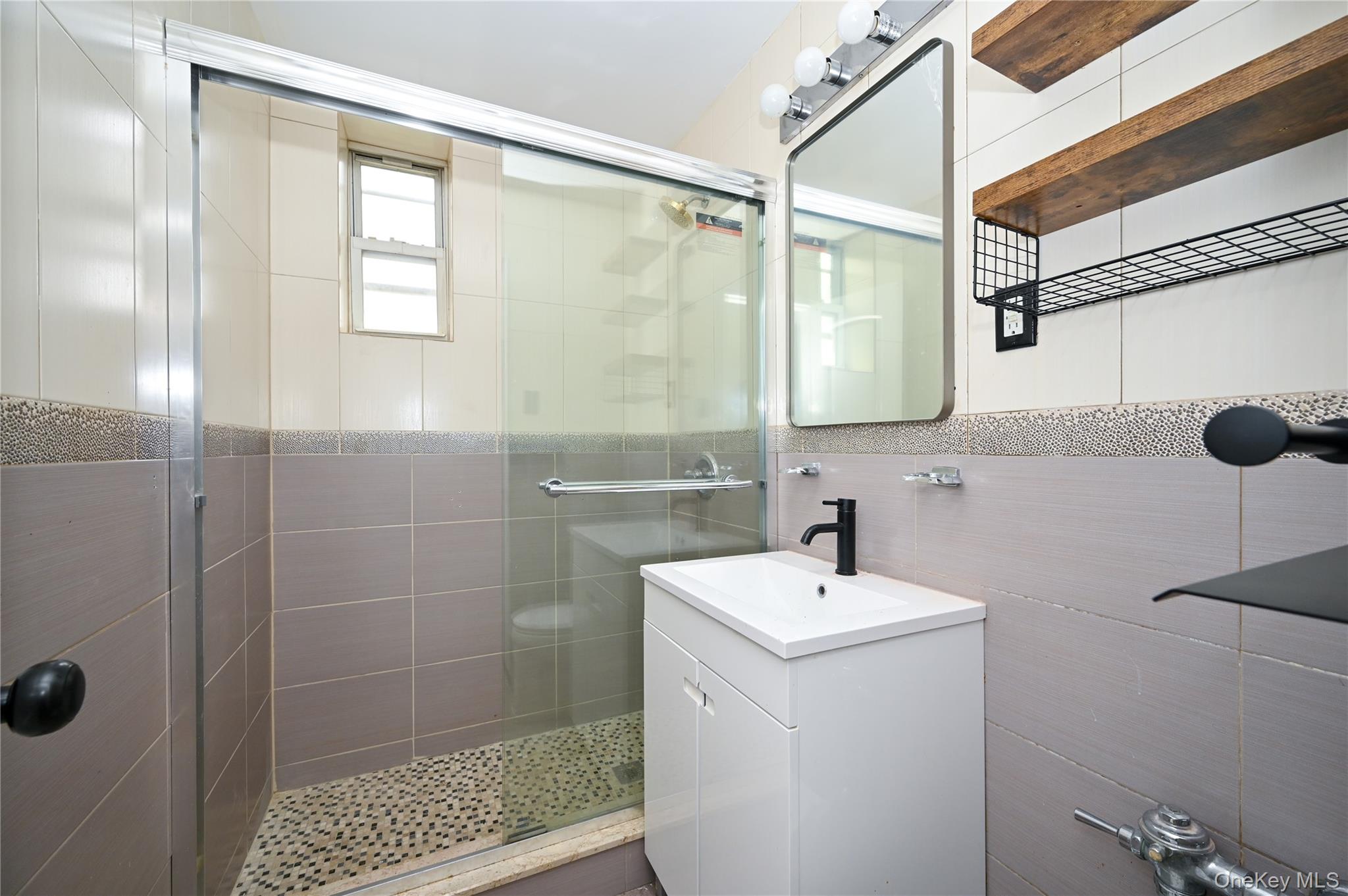 #11 photo, 222-89 Braddock Avenue, クイーンズ区 Bellerose , NY 11428