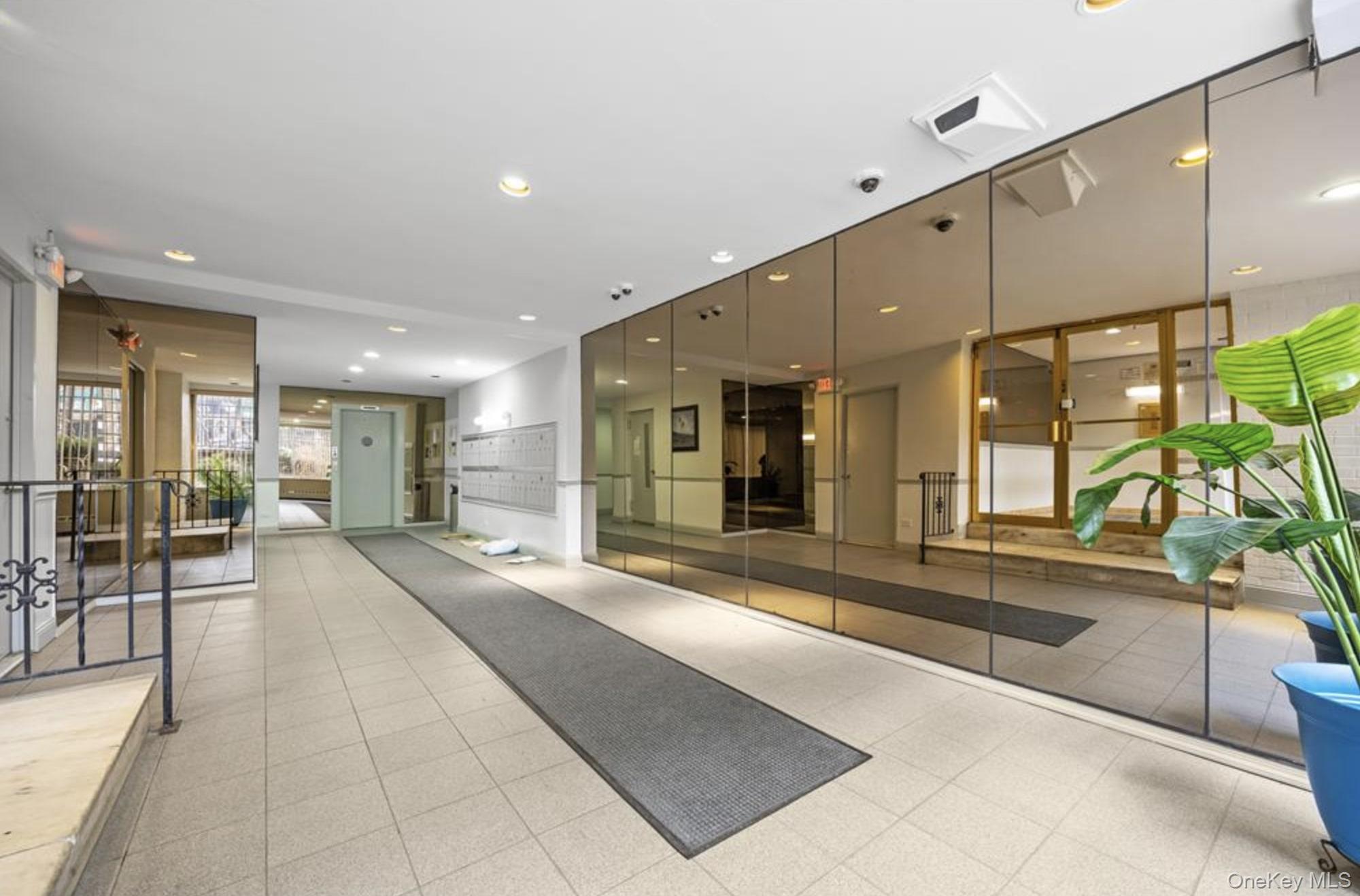 #13 photo, 222-89 Braddock Avenue, クイーンズ区 Bellerose , NY 11428