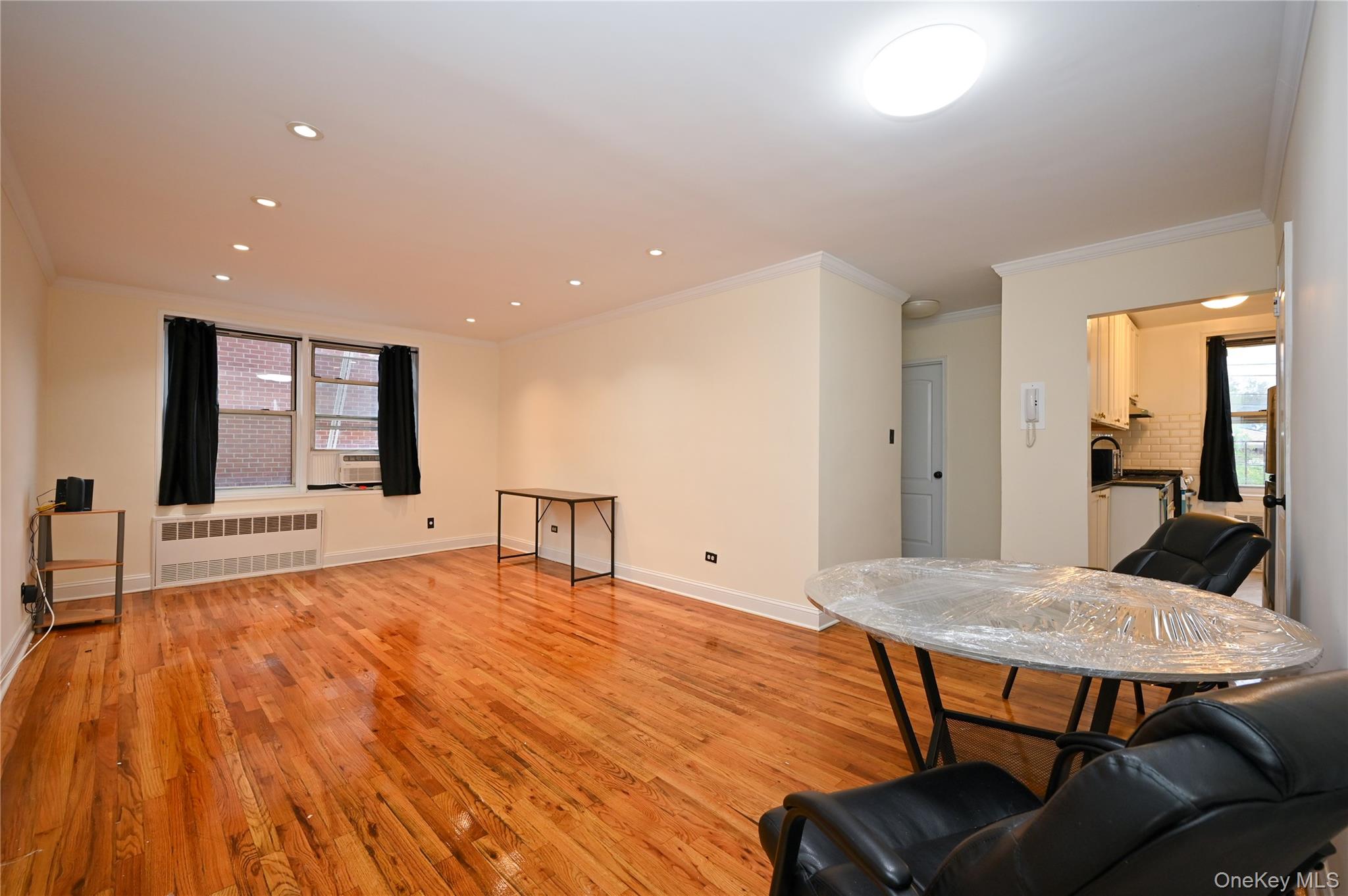 #4 photo, 222-89 Braddock Avenue, クイーンズ区 Bellerose , NY 11428