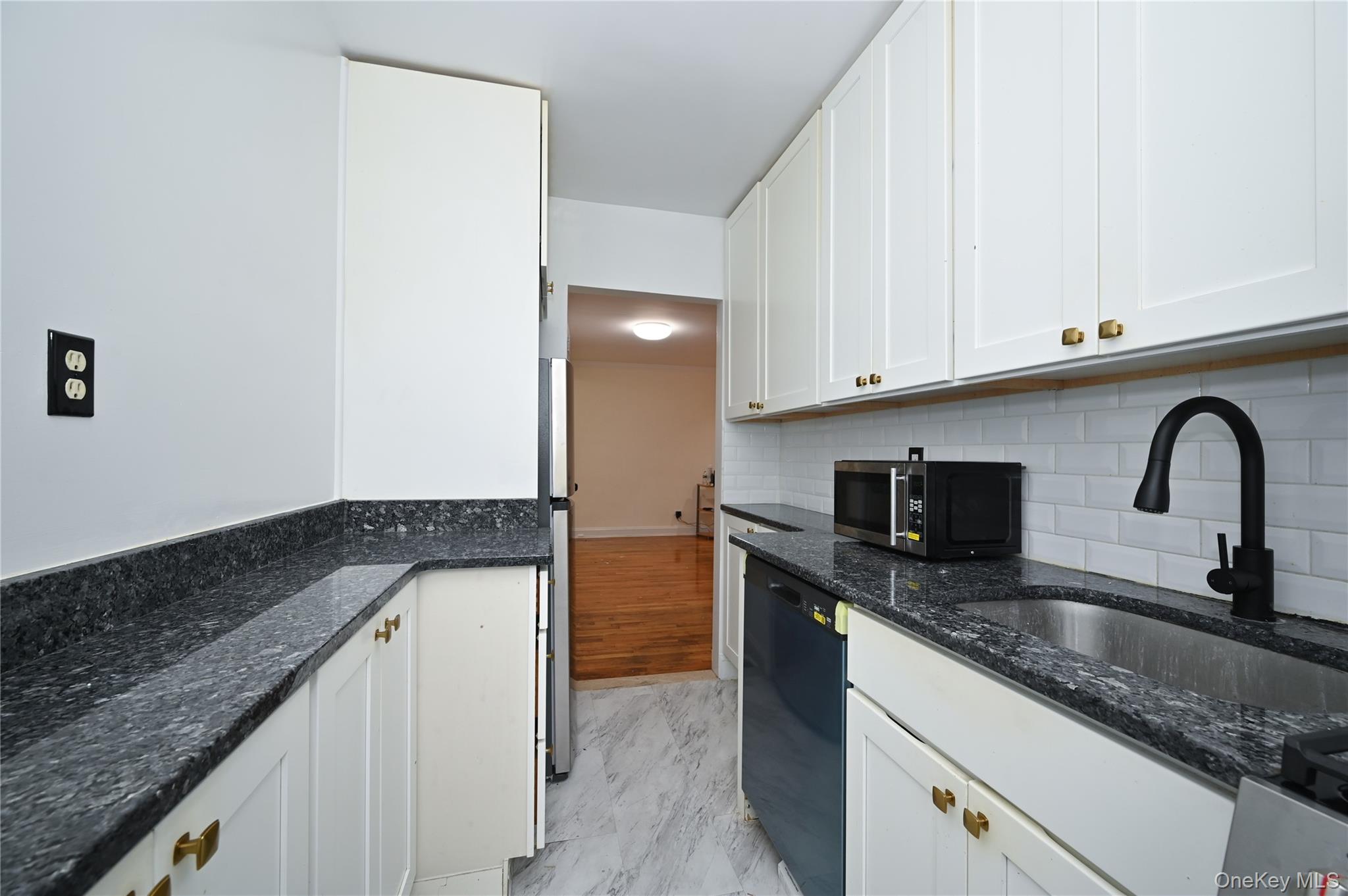 #7 photo, 222-89 Braddock Avenue, クイーンズ区 Bellerose , NY 11428