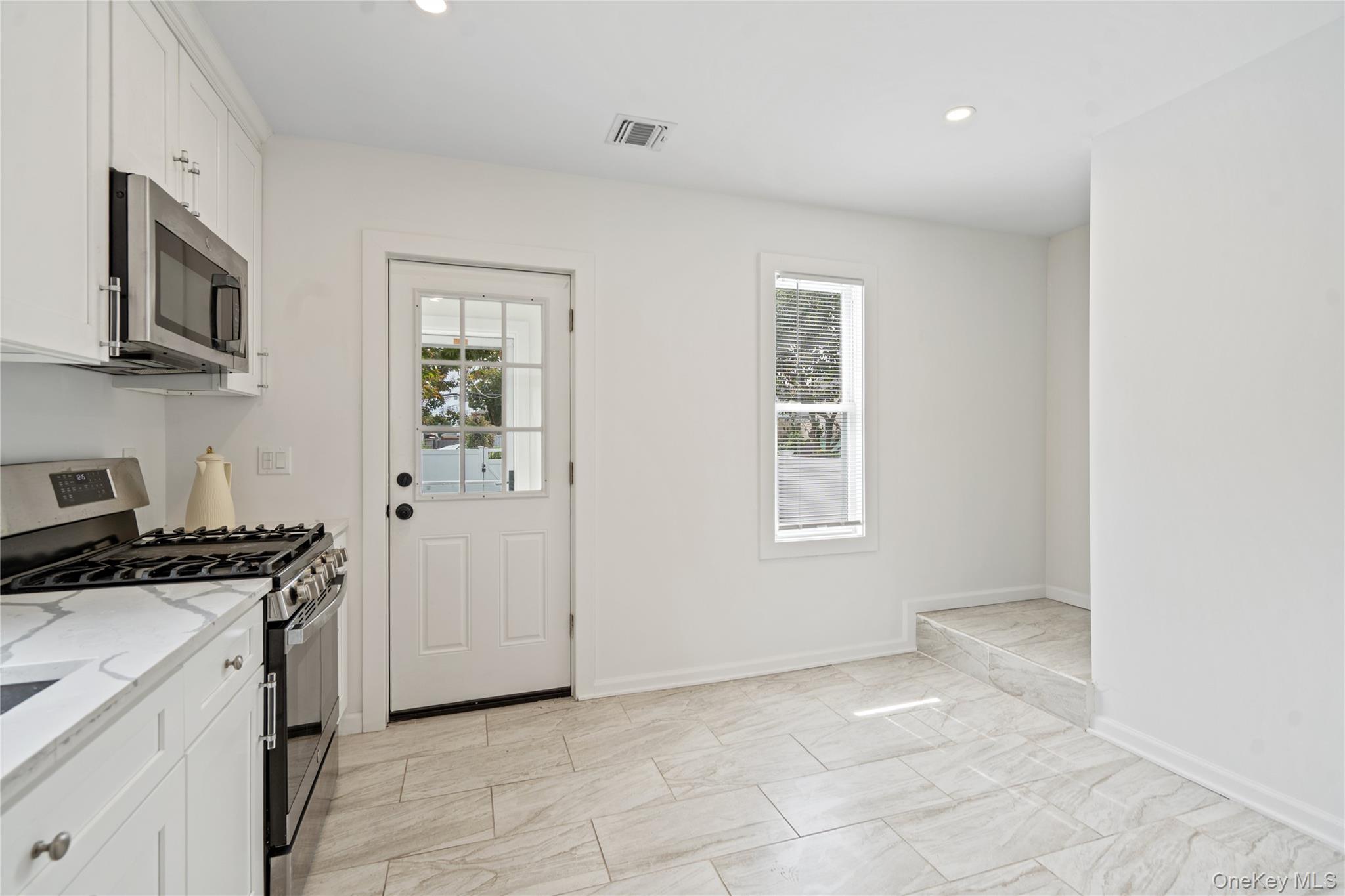 #11 photo, 89 5th Avenue, Westbury , NY 11590