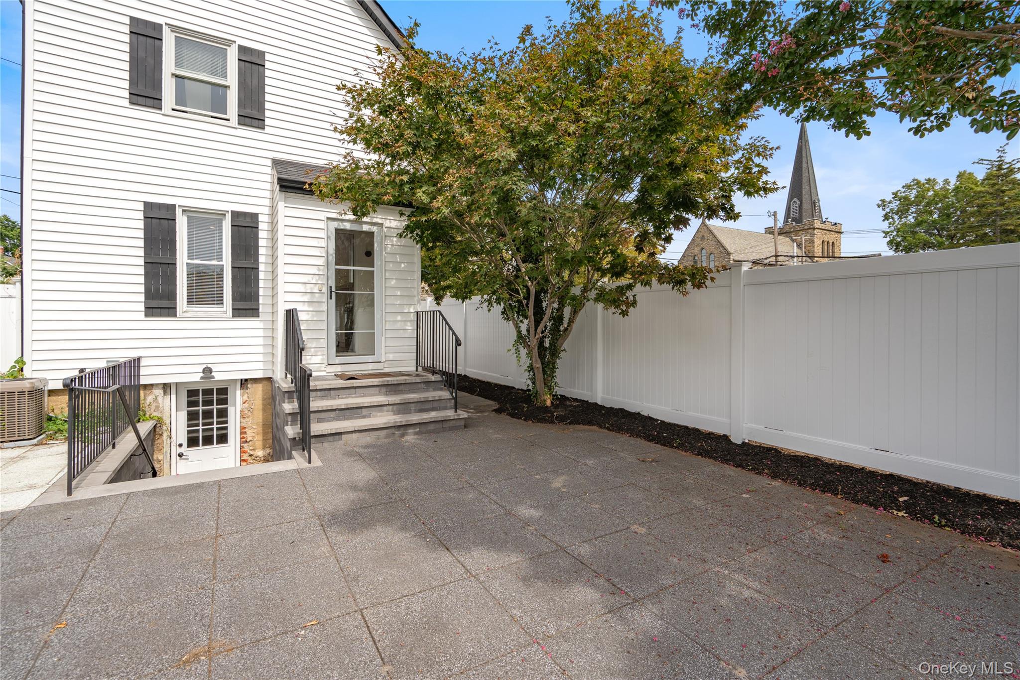 #20 photo, 89 5th Avenue, Westbury , NY 11590