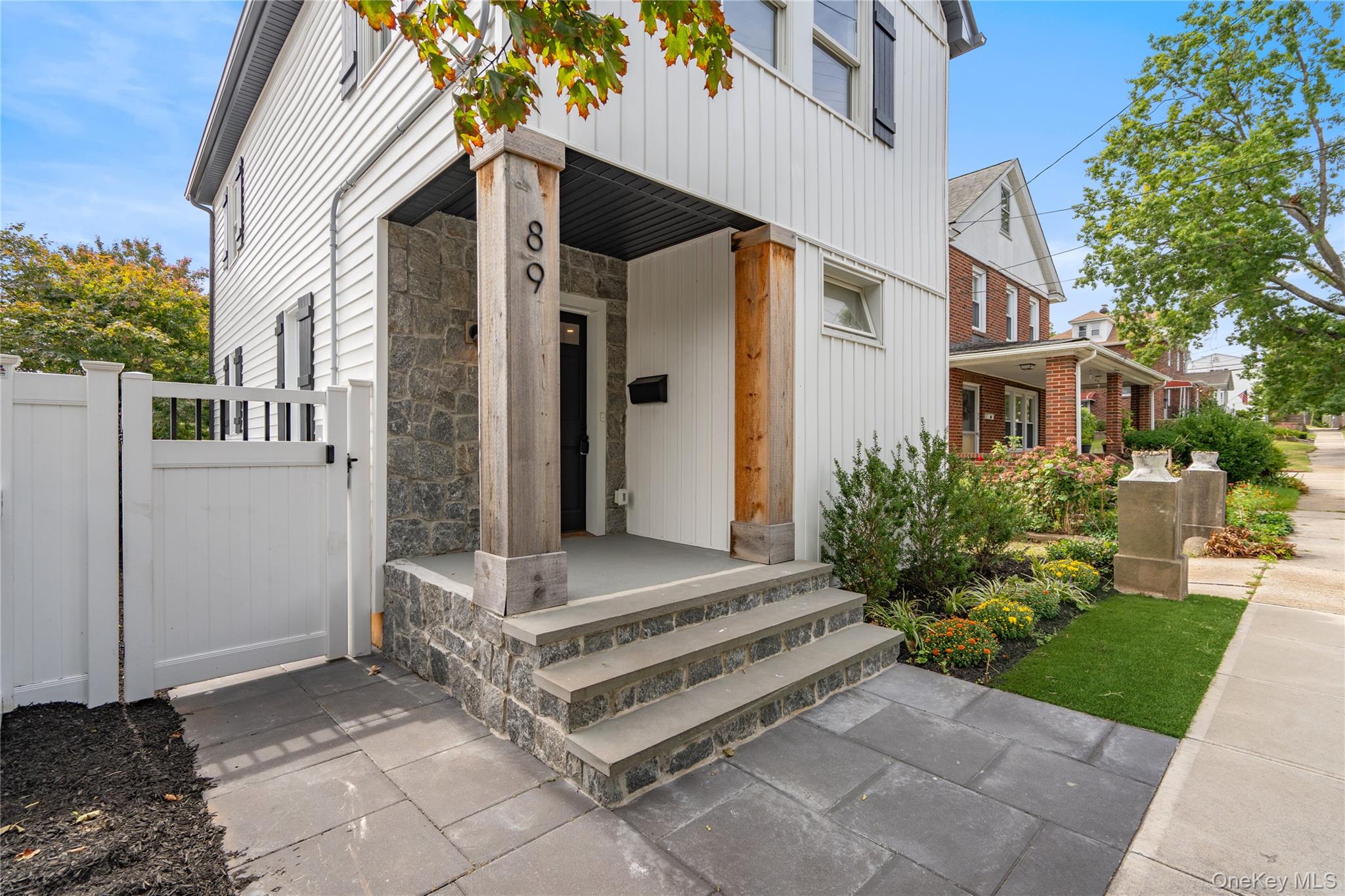 #4 photo, 89 5th Avenue, Westbury , NY 11590