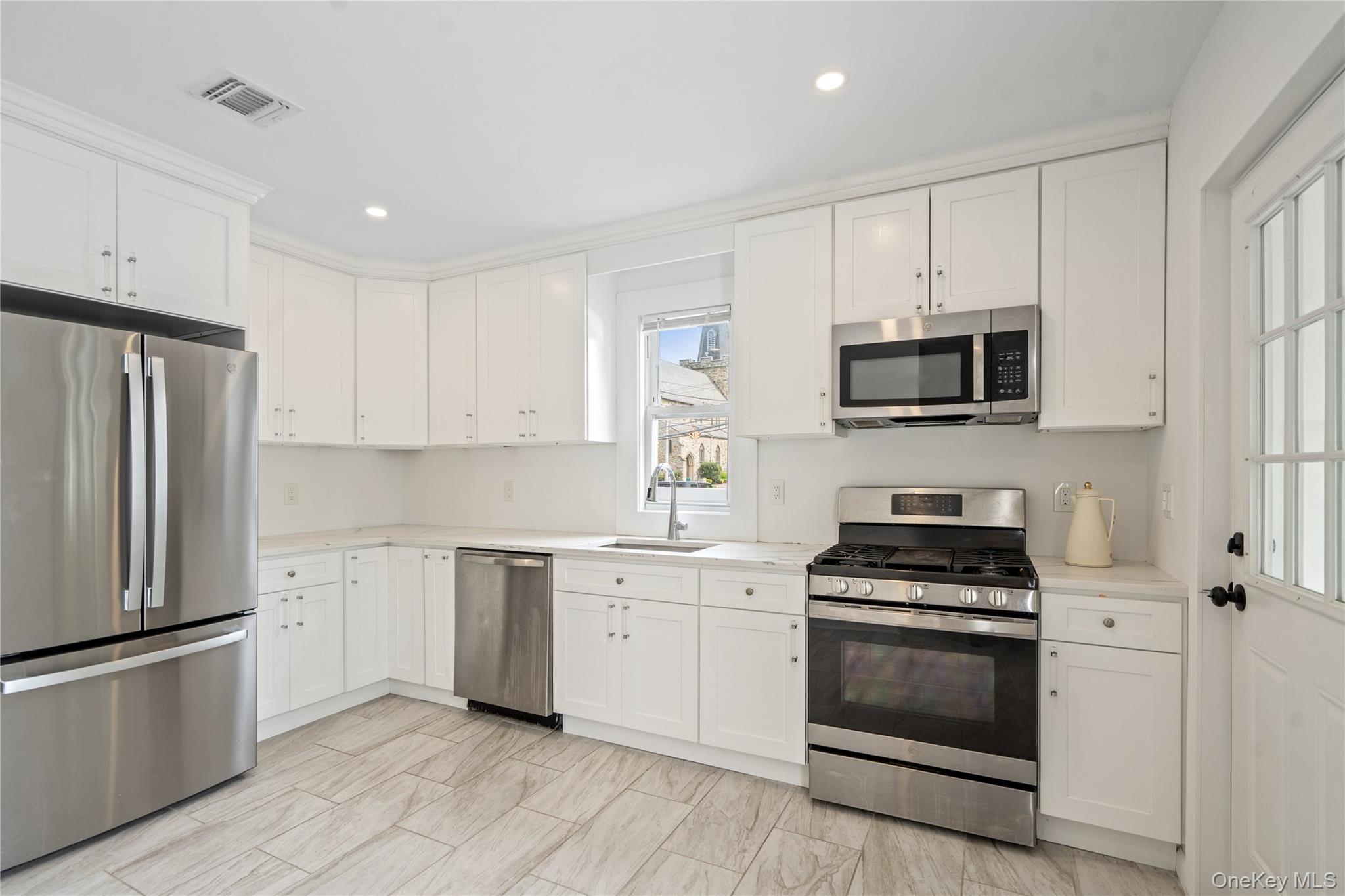 #9 photo, 89 5th Avenue, Westbury , NY 11590