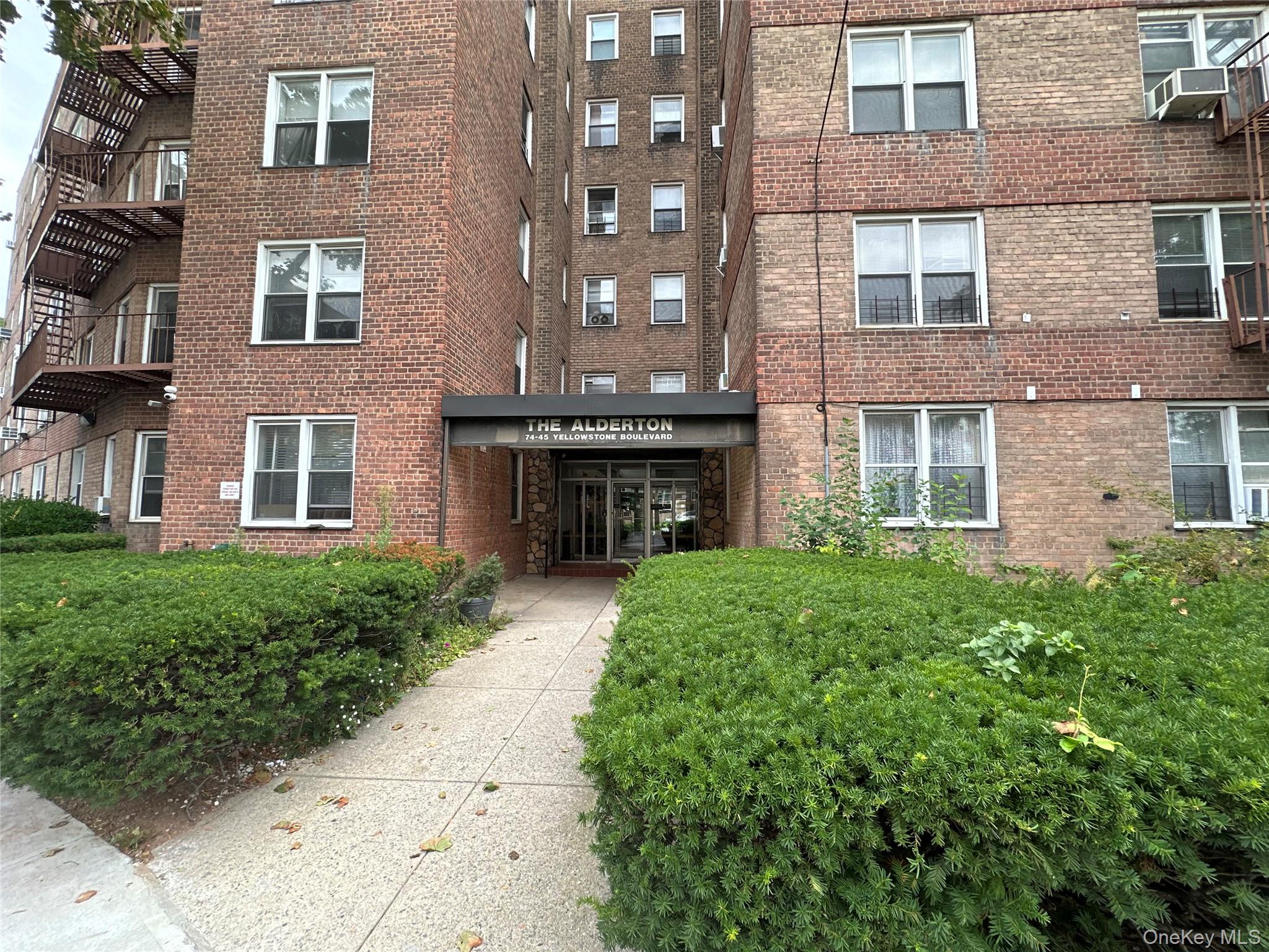 #1 photo, 7445 YELLOWSTONE BLVD, クイーンズ区 Rego Park , NY 11374