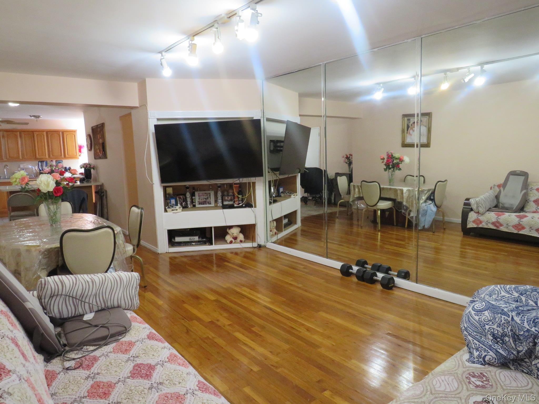 #4 photo, 7445 YELLOWSTONE BLVD, クイーンズ区 Rego Park , NY 11374