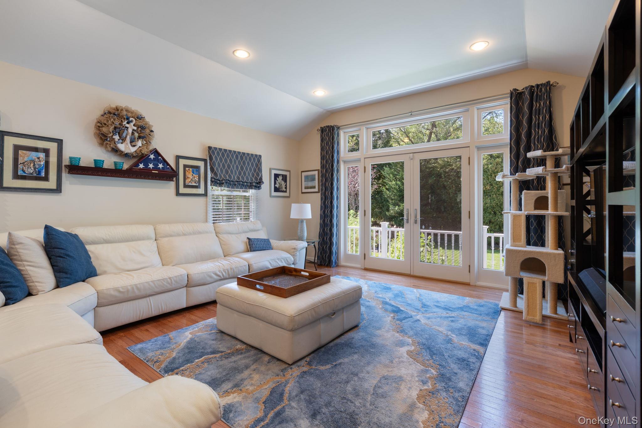 #17 photo, 6 Daniel Way, Setauket , NY 11733