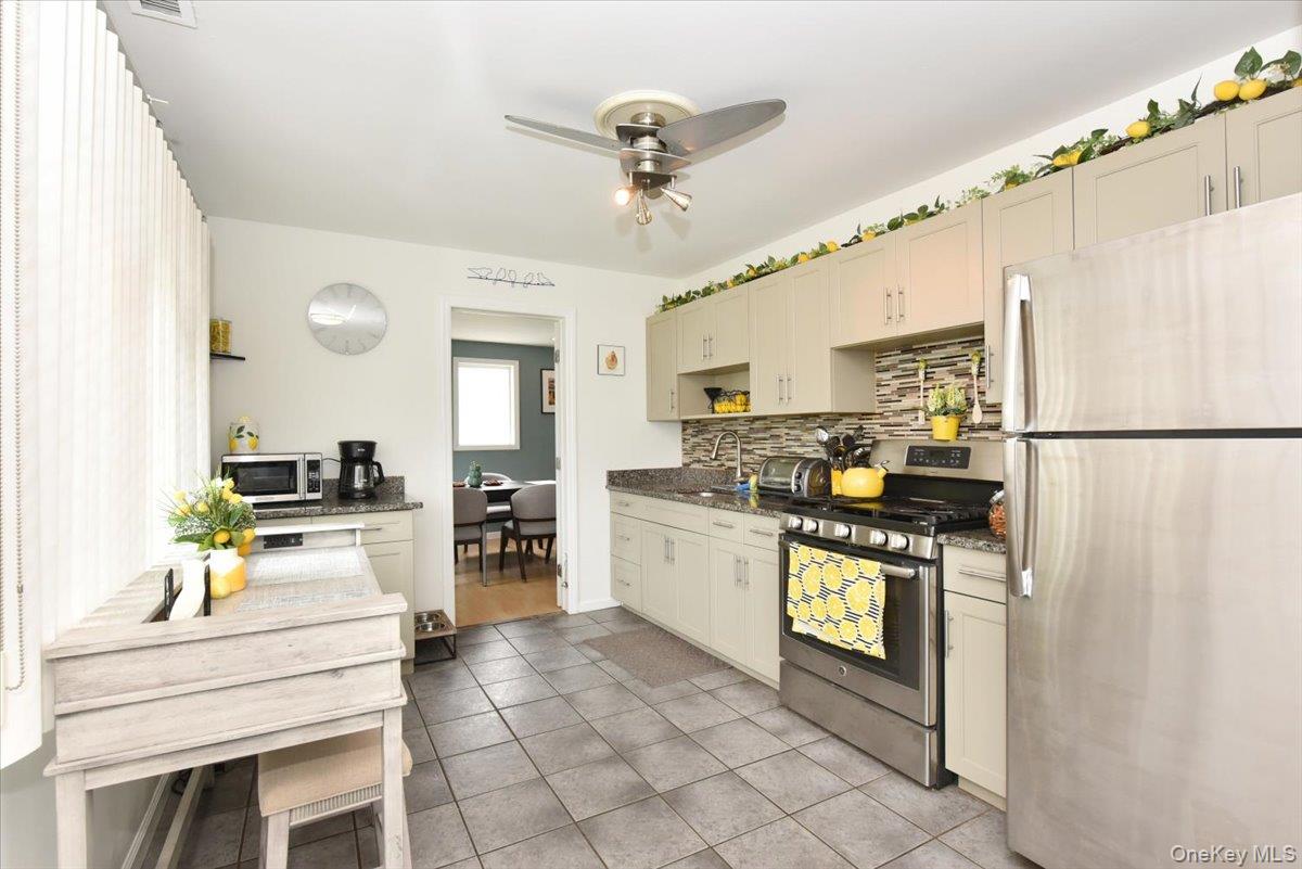 #15 photo, 72 Koehl Street, Massapequa Park , NY 11762