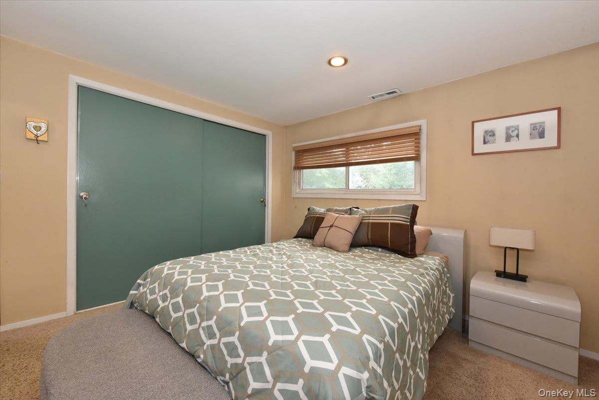 #19 photo, 72 Koehl Street, Massapequa Park , NY 11762