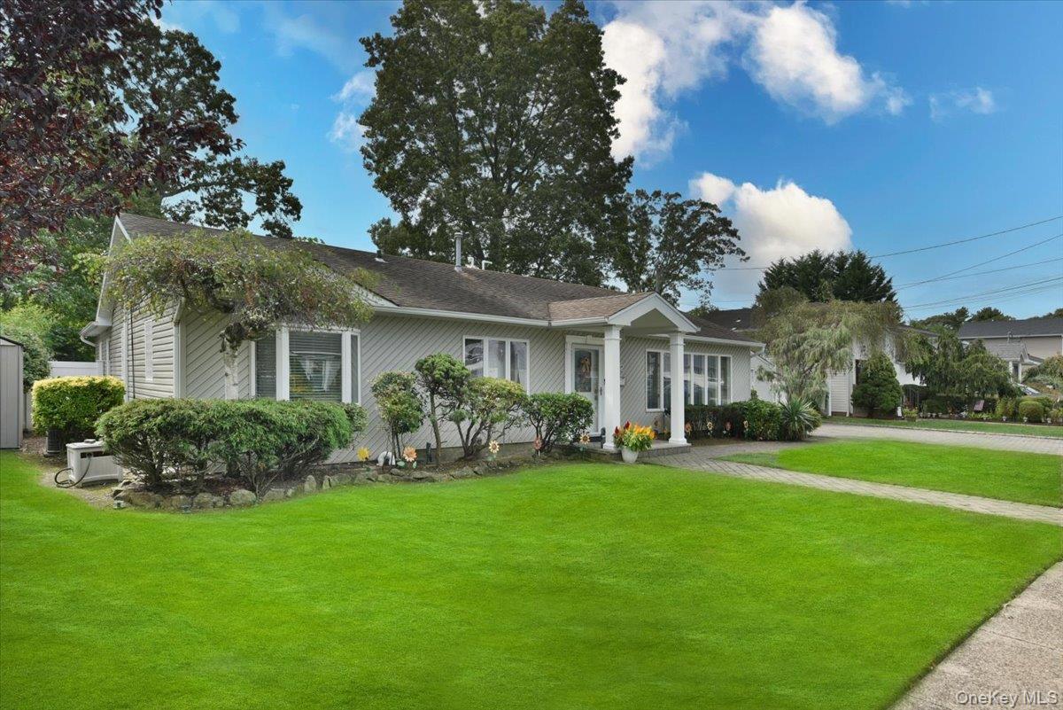 #3 photo, 72 Koehl Street, Massapequa Park , NY 11762