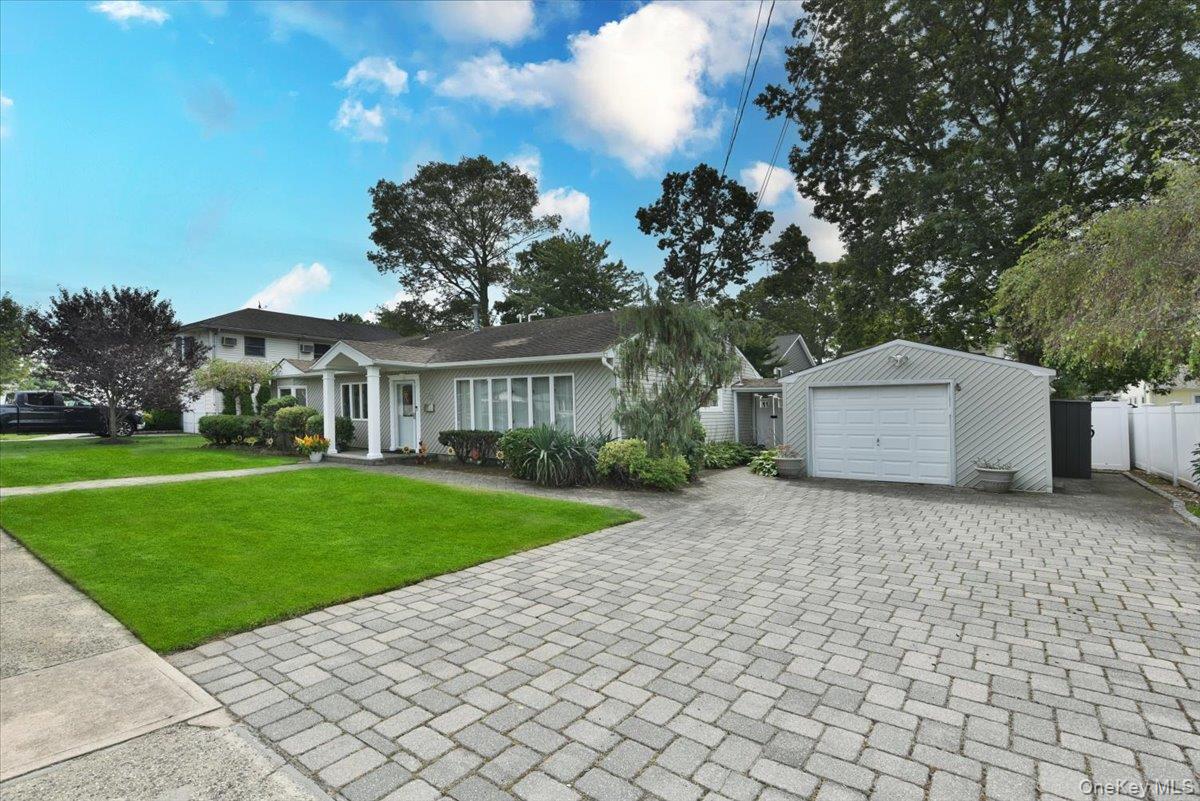 #4 photo, 72 Koehl Street, Massapequa Park , NY 11762