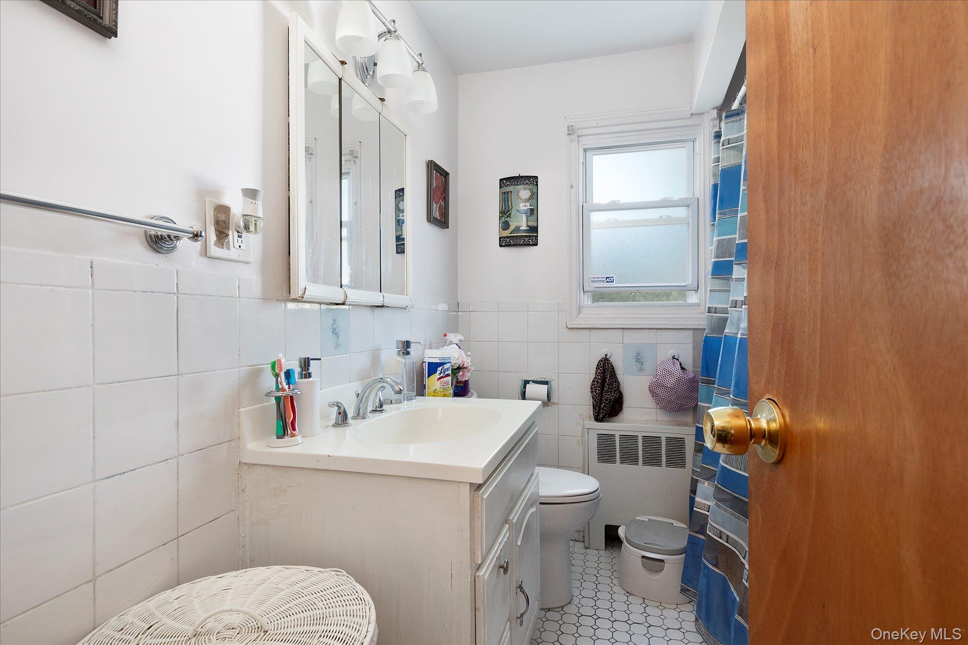 #10 photo, 472 Emerson Street, Uniondale , NY 11553