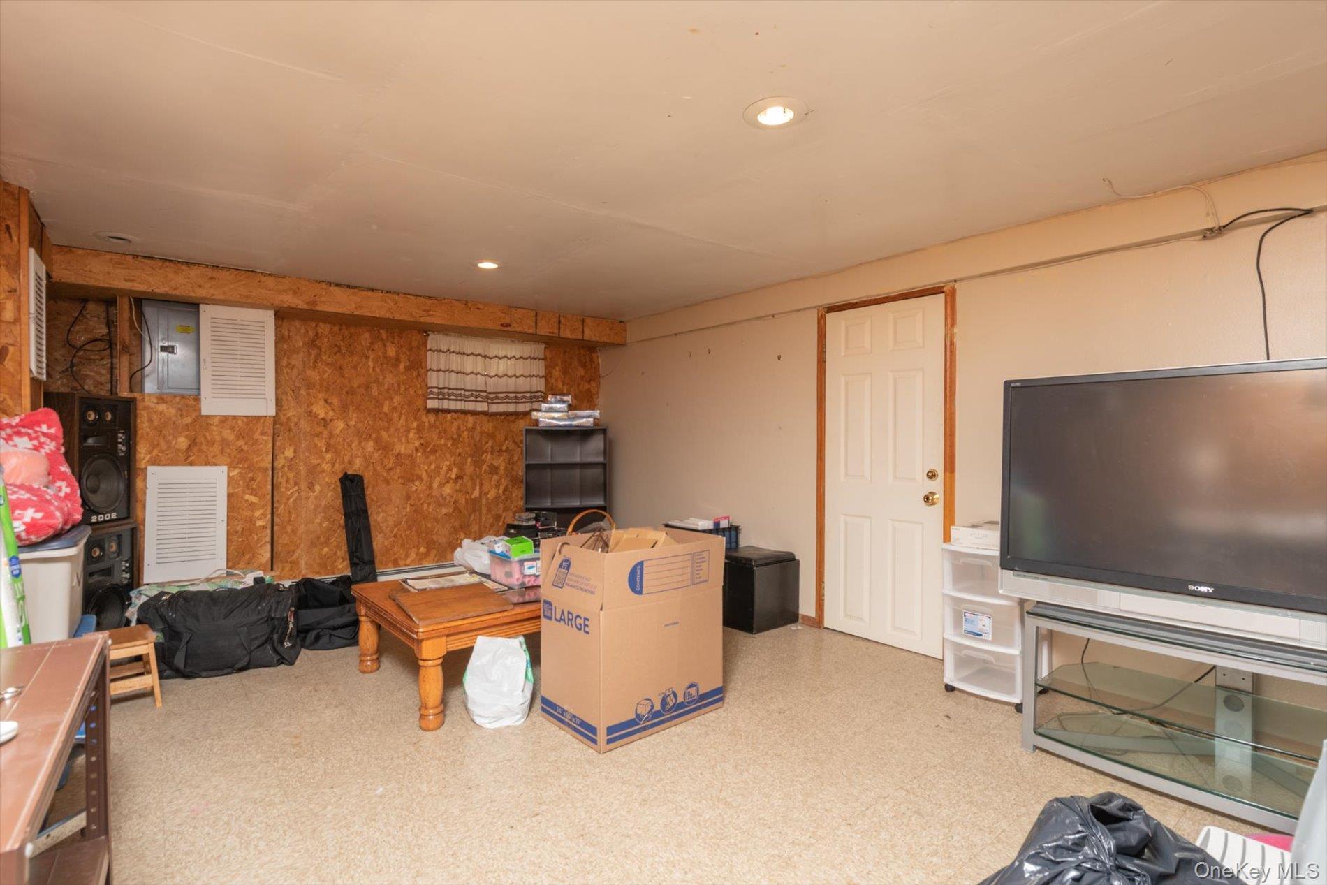 #16 photo, 472 Emerson Street, Uniondale , NY 11553