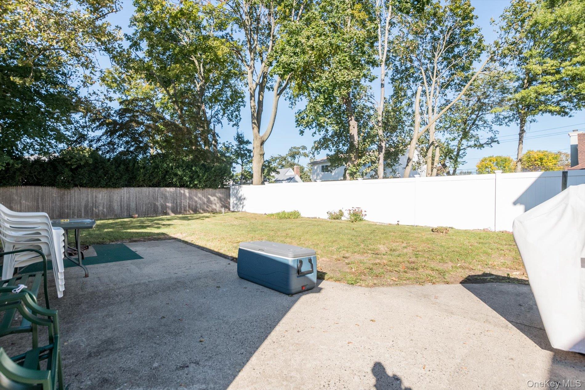 #18 photo, 472 Emerson Street, Uniondale , NY 11553