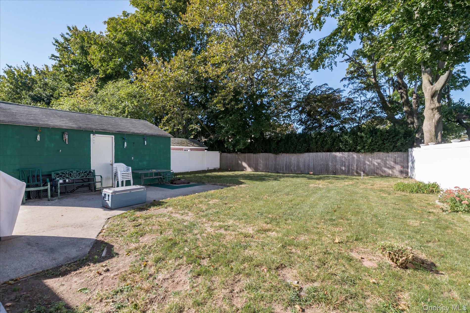 #19 photo, 472 Emerson Street, Uniondale , NY 11553