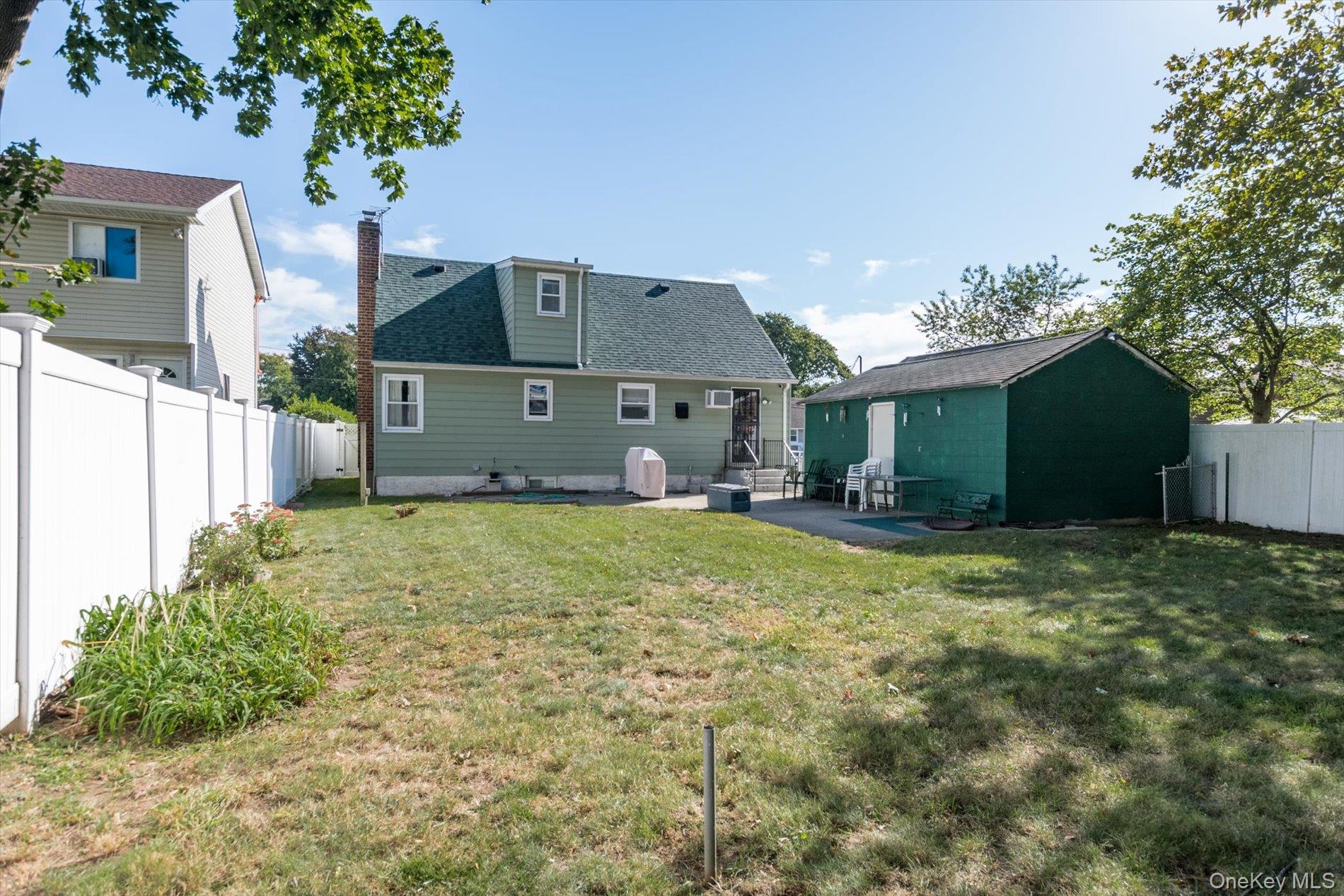 #20 photo, 472 Emerson Street, Uniondale , NY 11553