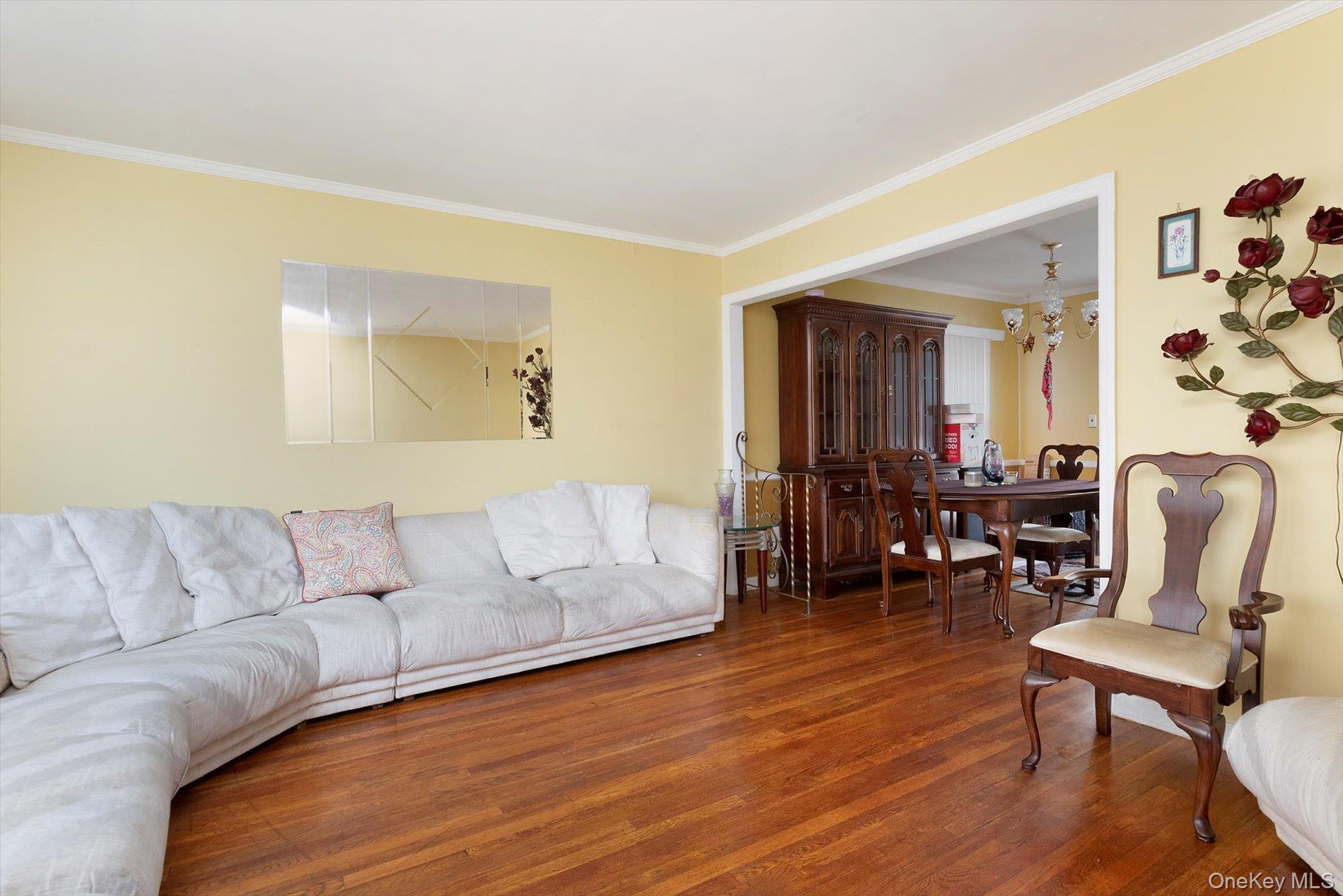 #4 photo, 472 Emerson Street, Uniondale , NY 11553