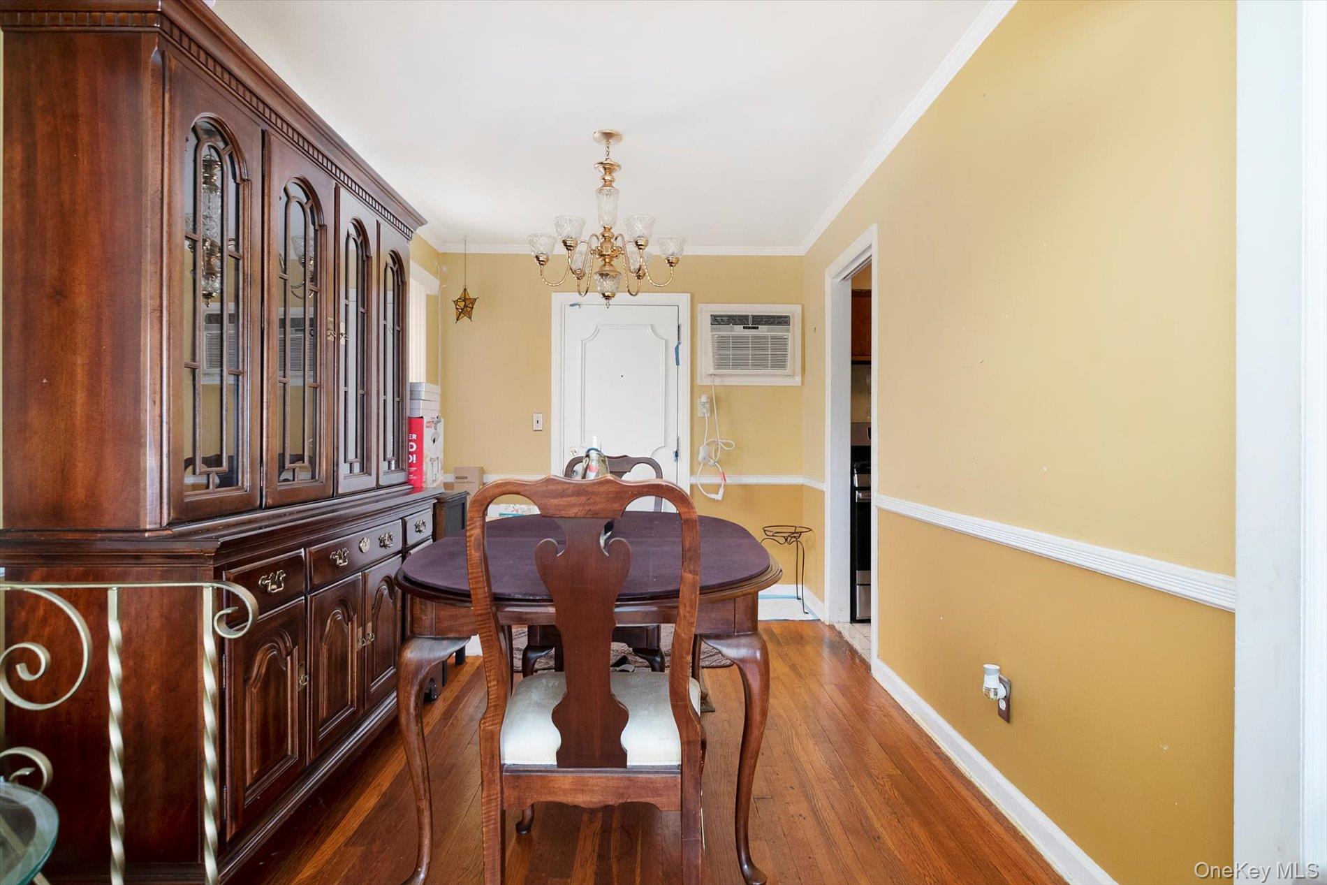 #6 photo, 472 Emerson Street, Uniondale , NY 11553