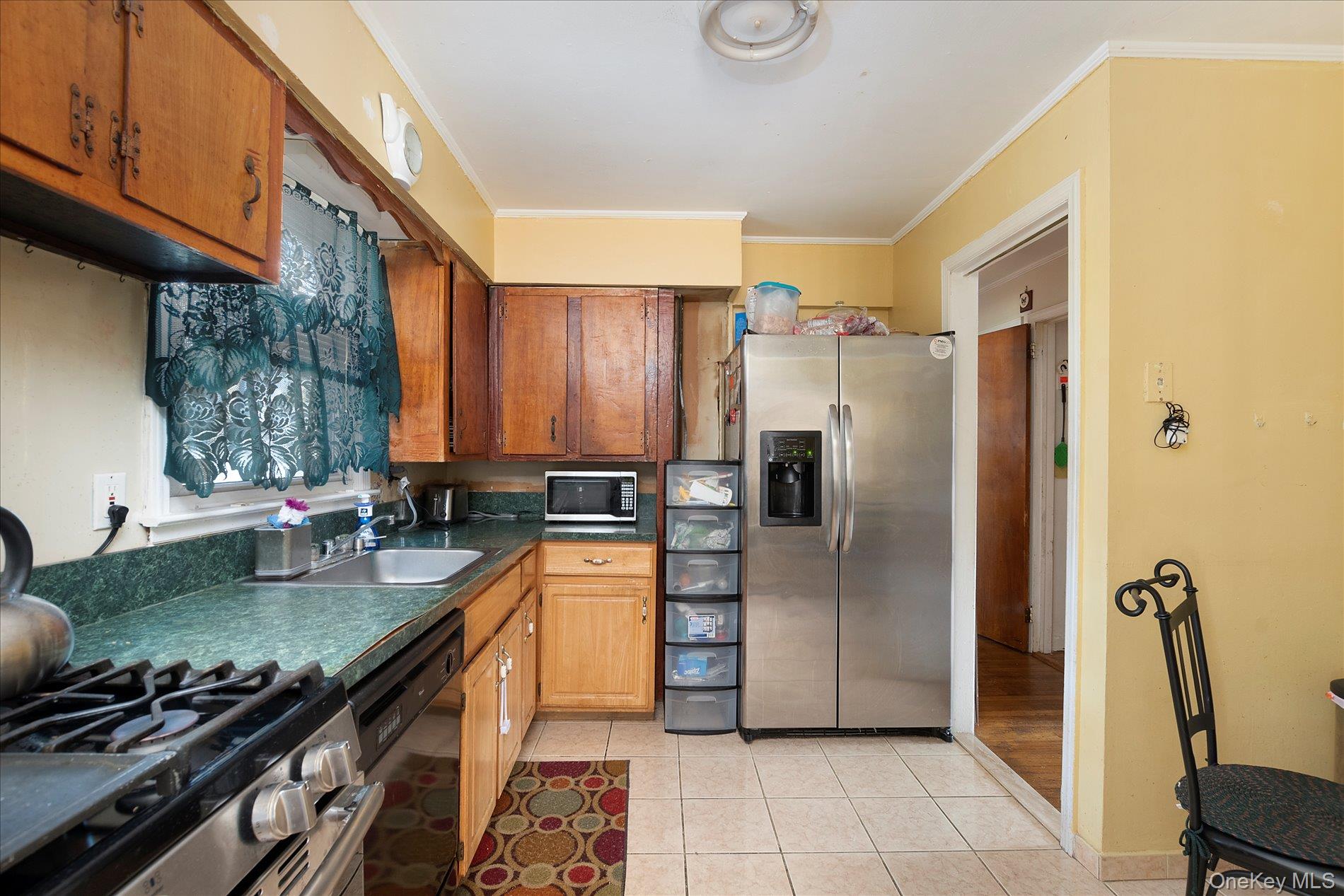 #8 photo, 472 Emerson Street, Uniondale , NY 11553