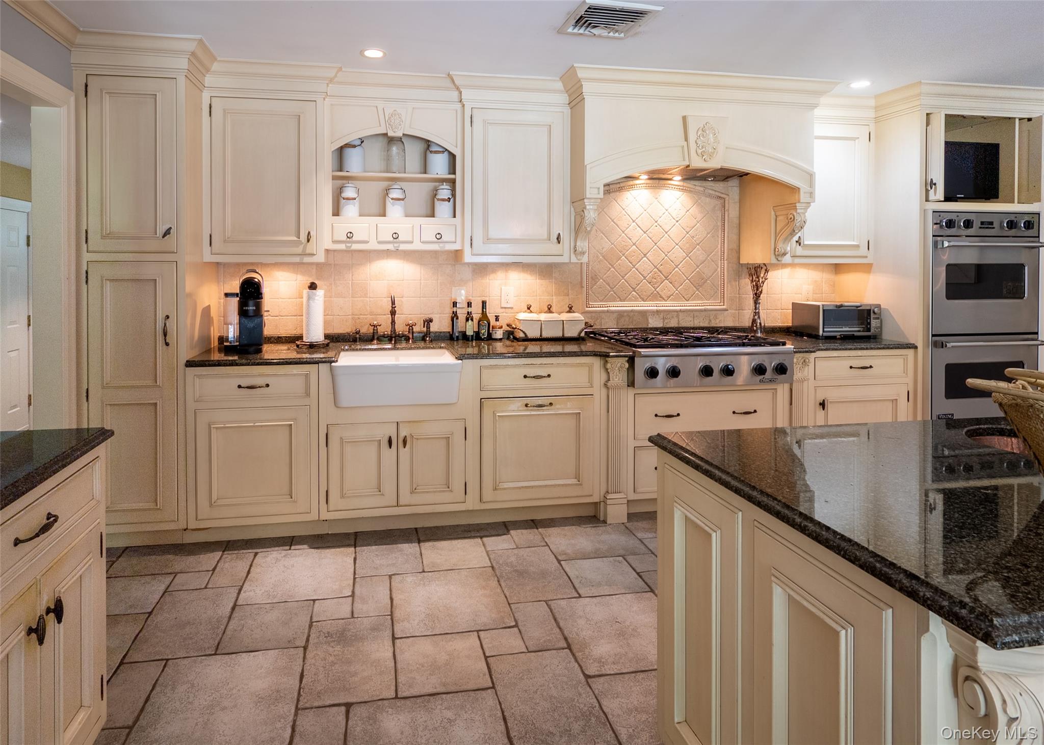 #10 photo, 17 John Daves Lane, Huntington , NY 11743