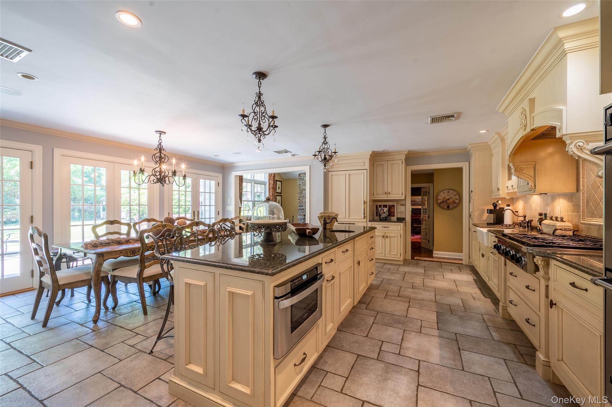 #11 photo, 17 John Daves Lane, Huntington , NY 11743