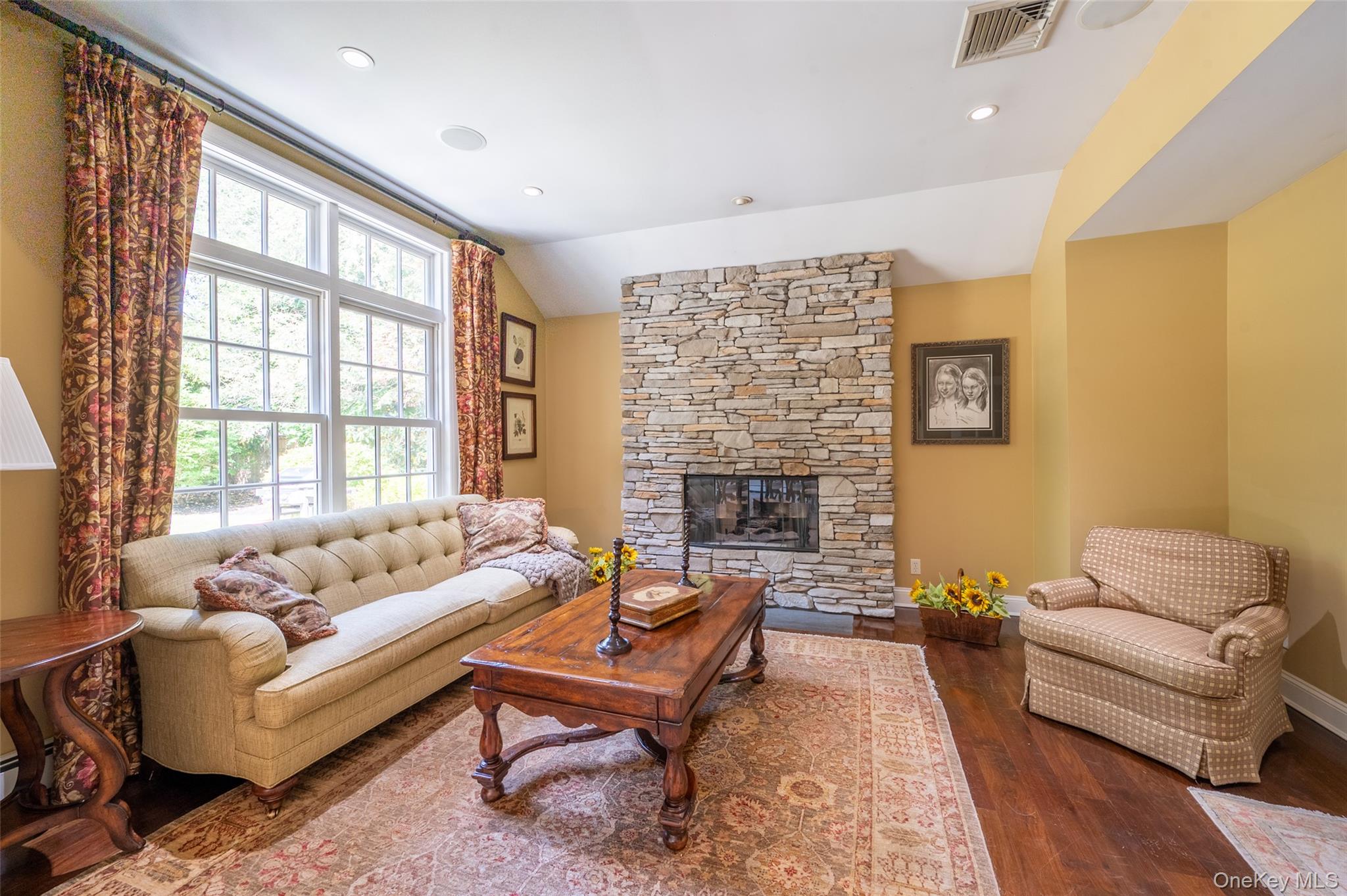 #13 photo, 17 John Daves Lane, Huntington , NY 11743