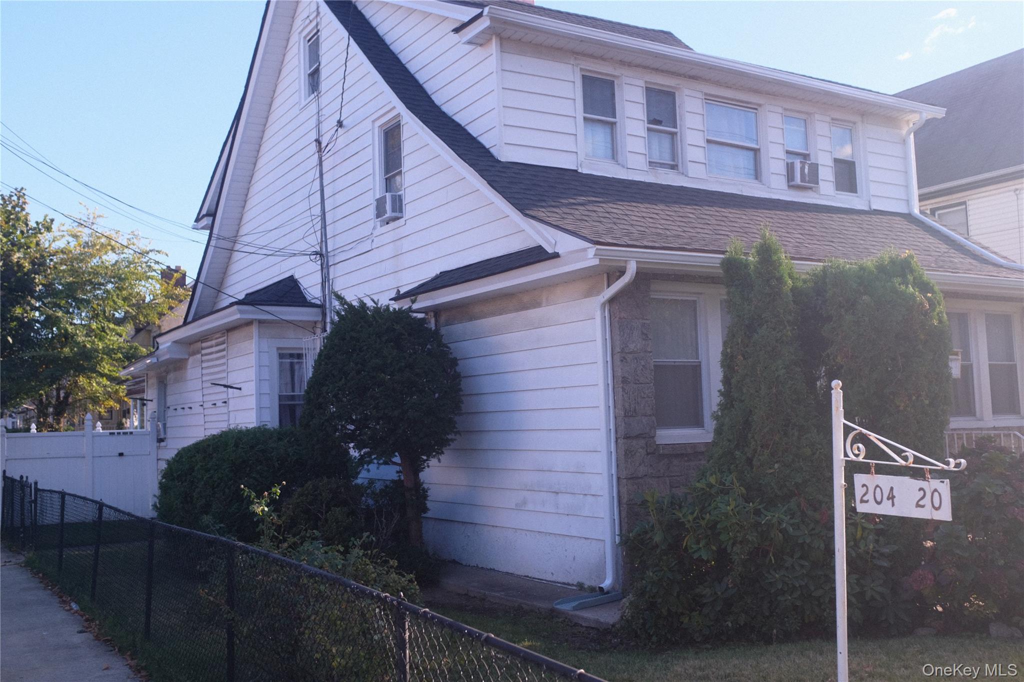 #18 photo, 204-20 104th Avenue, Saint Albans , NY 11412