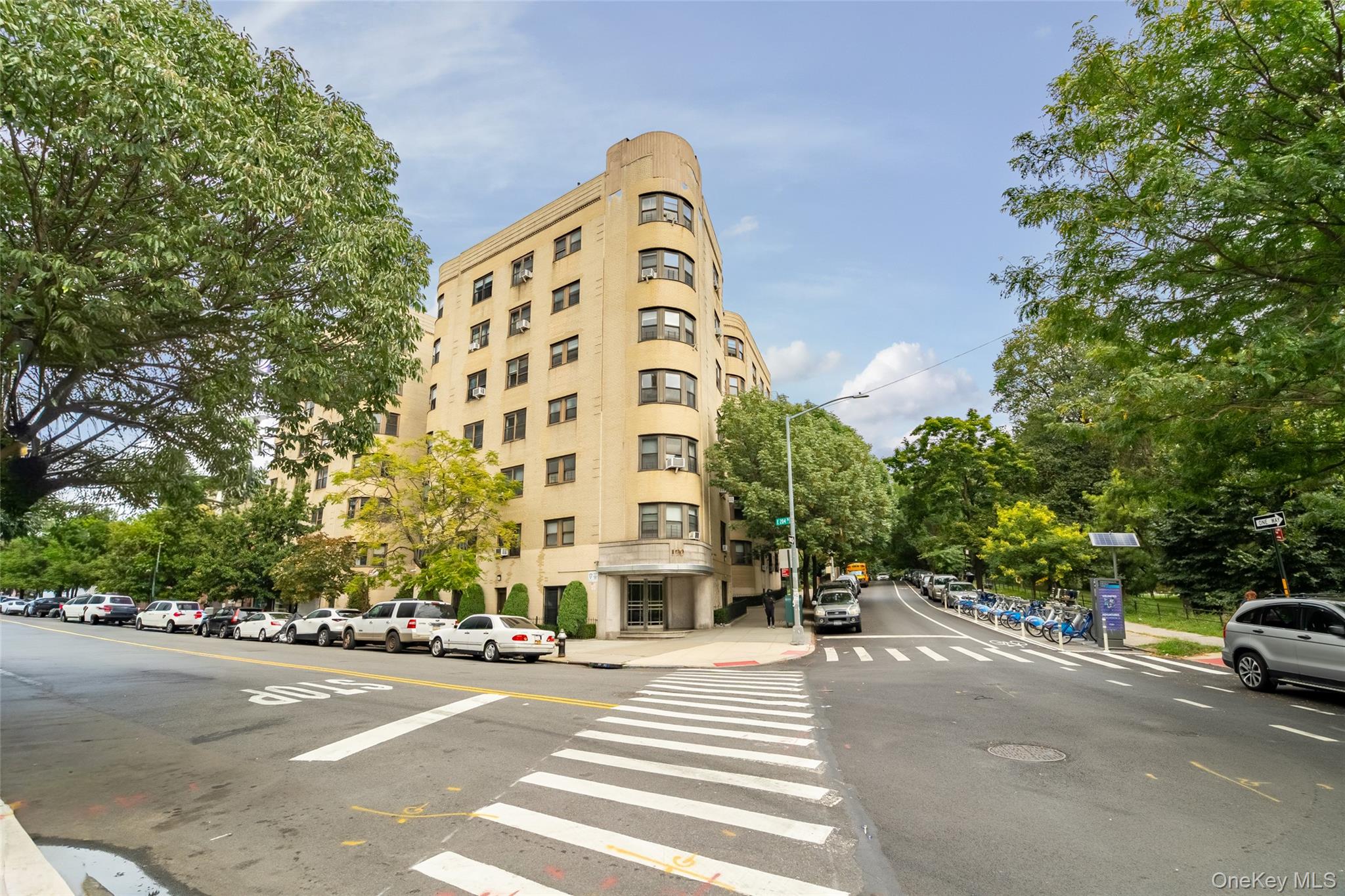 #1 photo, 190 E Mosholu Parkway, Bronx , NY 10458