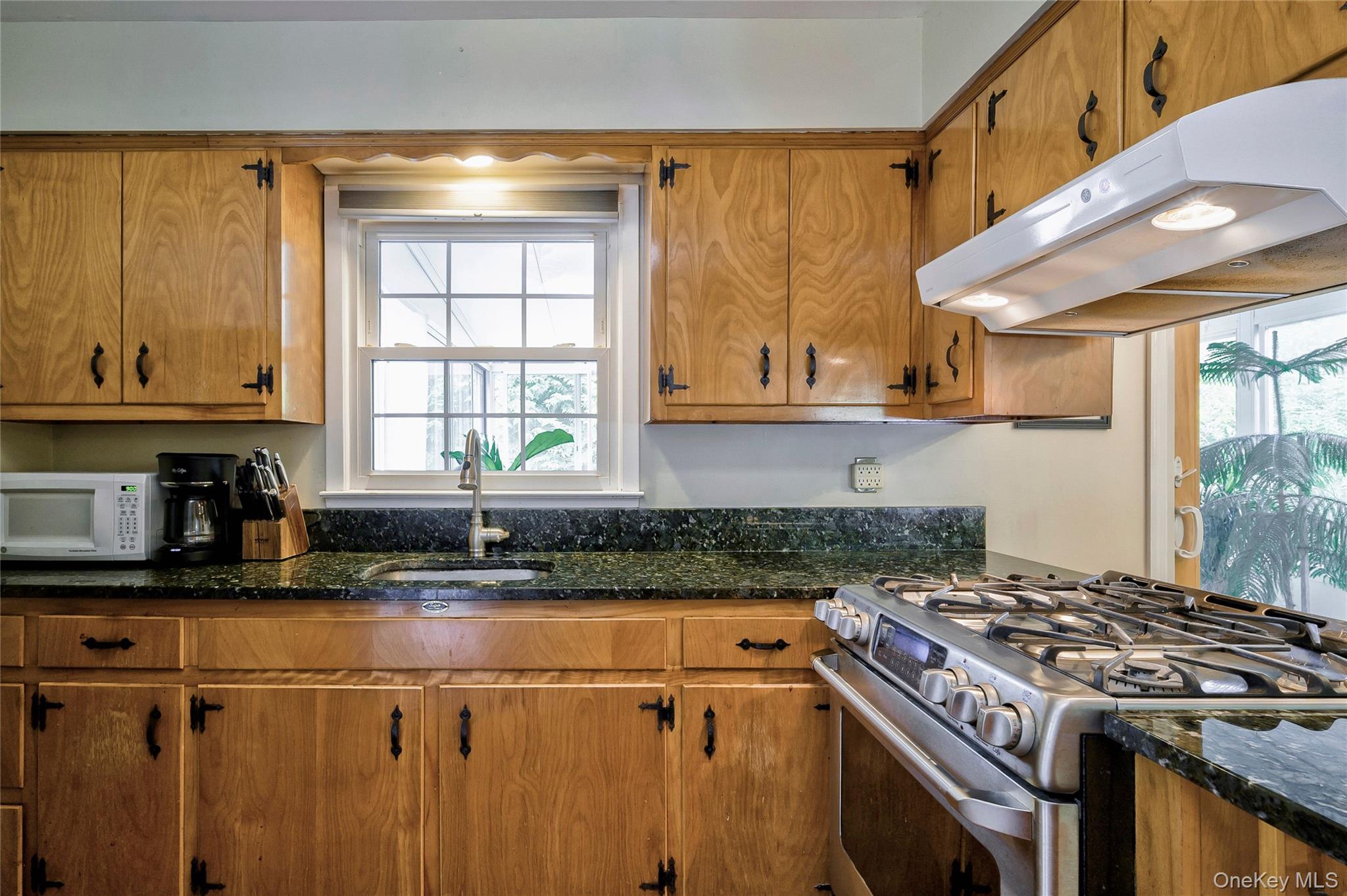 #15 photo, 287 4th Avenue, Saint James , NY 11780