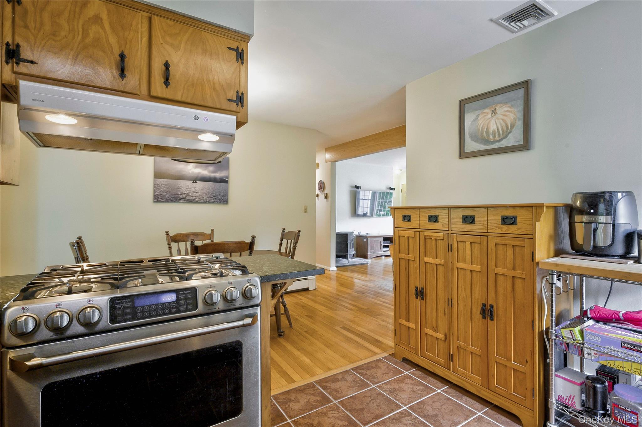 #17 photo, 287 4th Avenue, Saint James , NY 11780